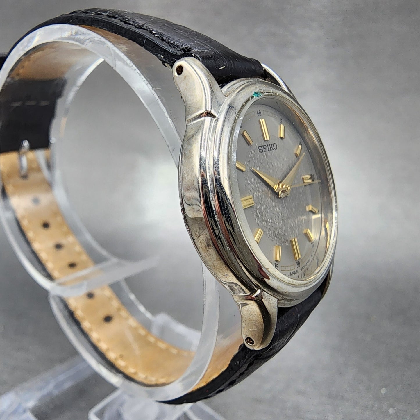 Seiko Watch Women 25mm Gray Dial Silver Tone Round Leather V701-1930 New Battery
