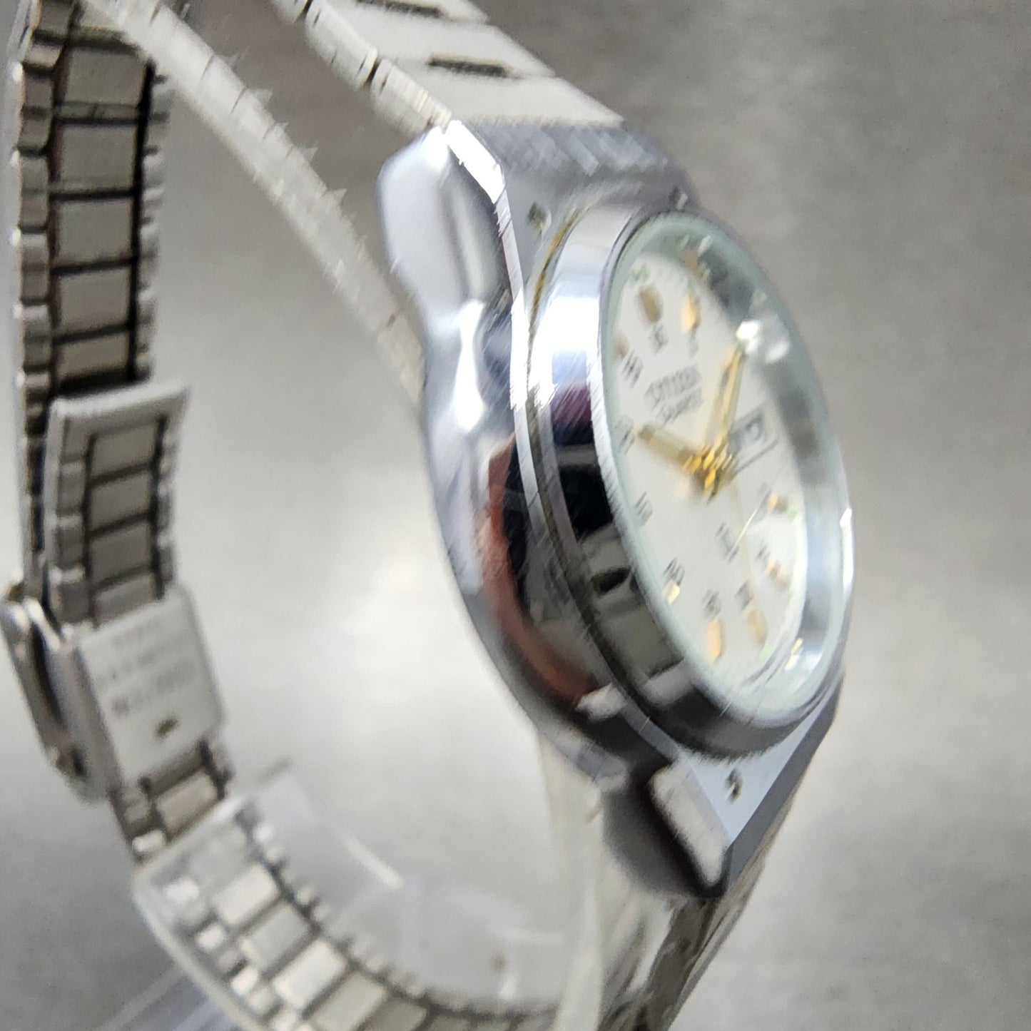 Citizen CQ Watch Women 25mm Silver Dial Silver Tone Daydate 6000-074815 New Batt