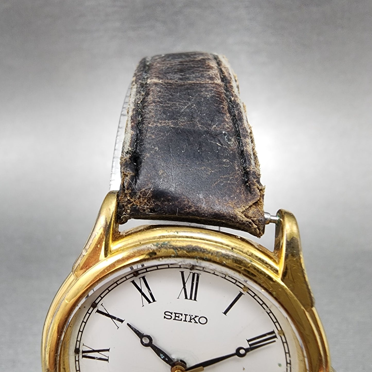 Seiko Watch Men 34mm White Dial Gold Tone Round V701-1920 Vintage PARTS