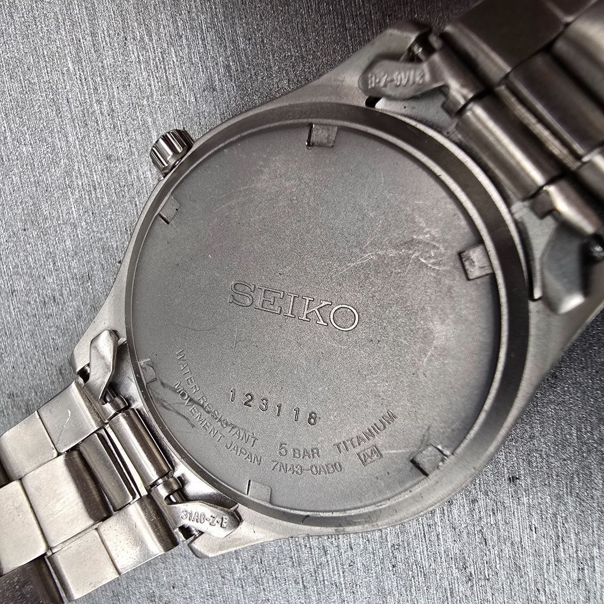 Seiko Watch Men 37mm Black Dial Titanium Daydate Round 7N43-0AB0 New Battery10