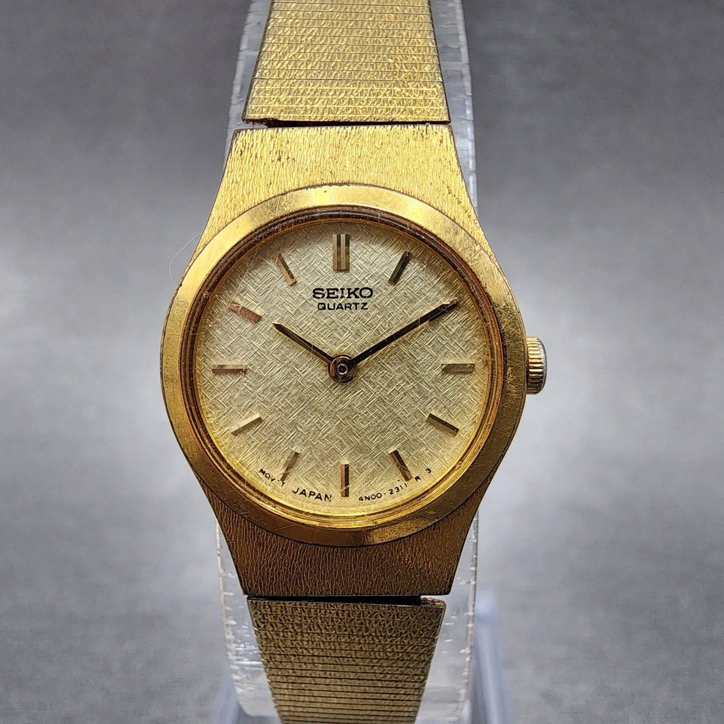 Seiko Watch Women 19mm Champagne Dial Gold Tone 4n00-0661 New Battery