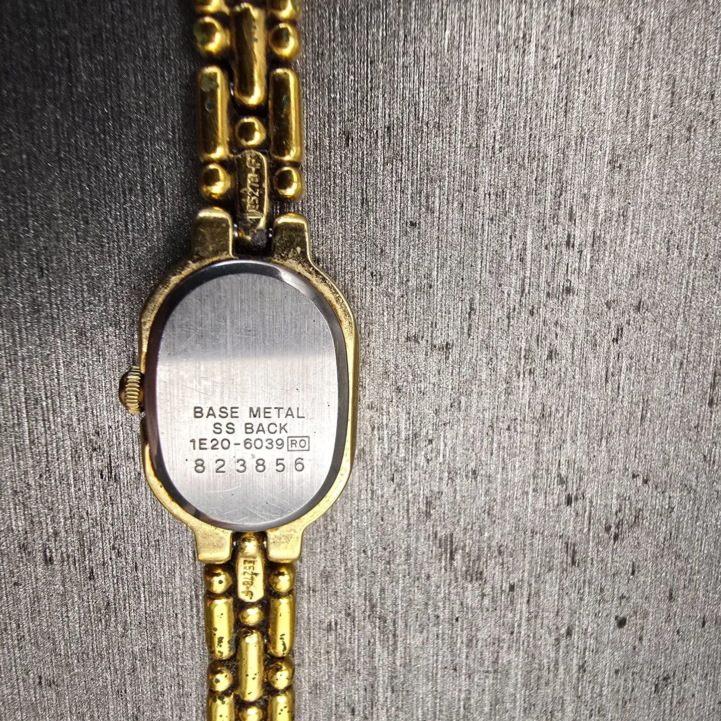 Seiko Watch Women 14mm Gold Dial Gold Tone Oval 1E20-6039 New Battery Vintage10