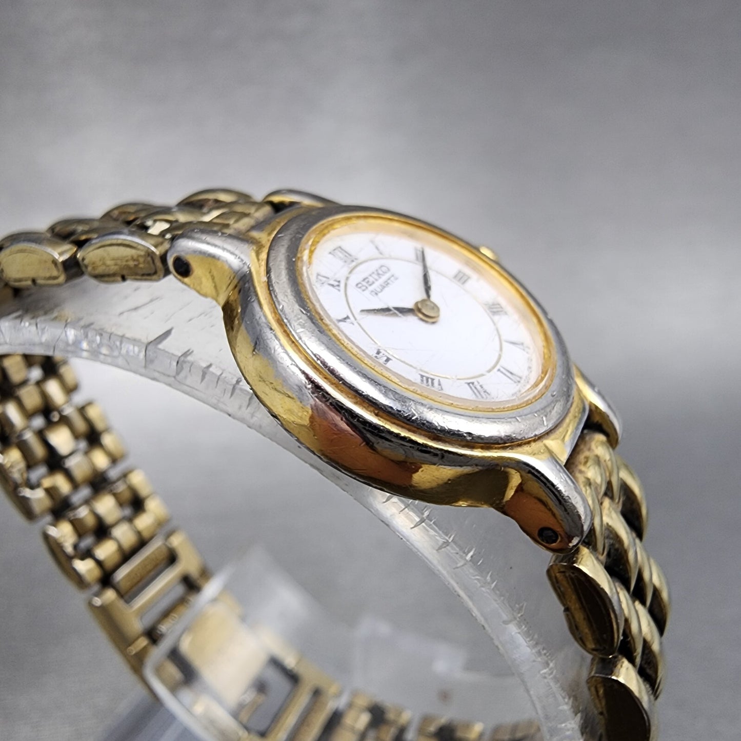 Seiko Watch Women 19mm White Dial Gold Tone Round 1N00-0C49 New Battery