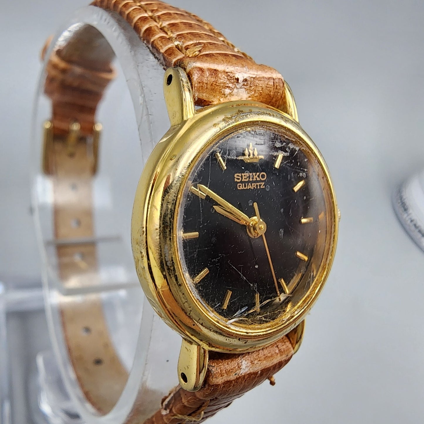 Vintage Seiko Watch Women Gold Tone Black Dial Round 1N01-0E20 New Battery