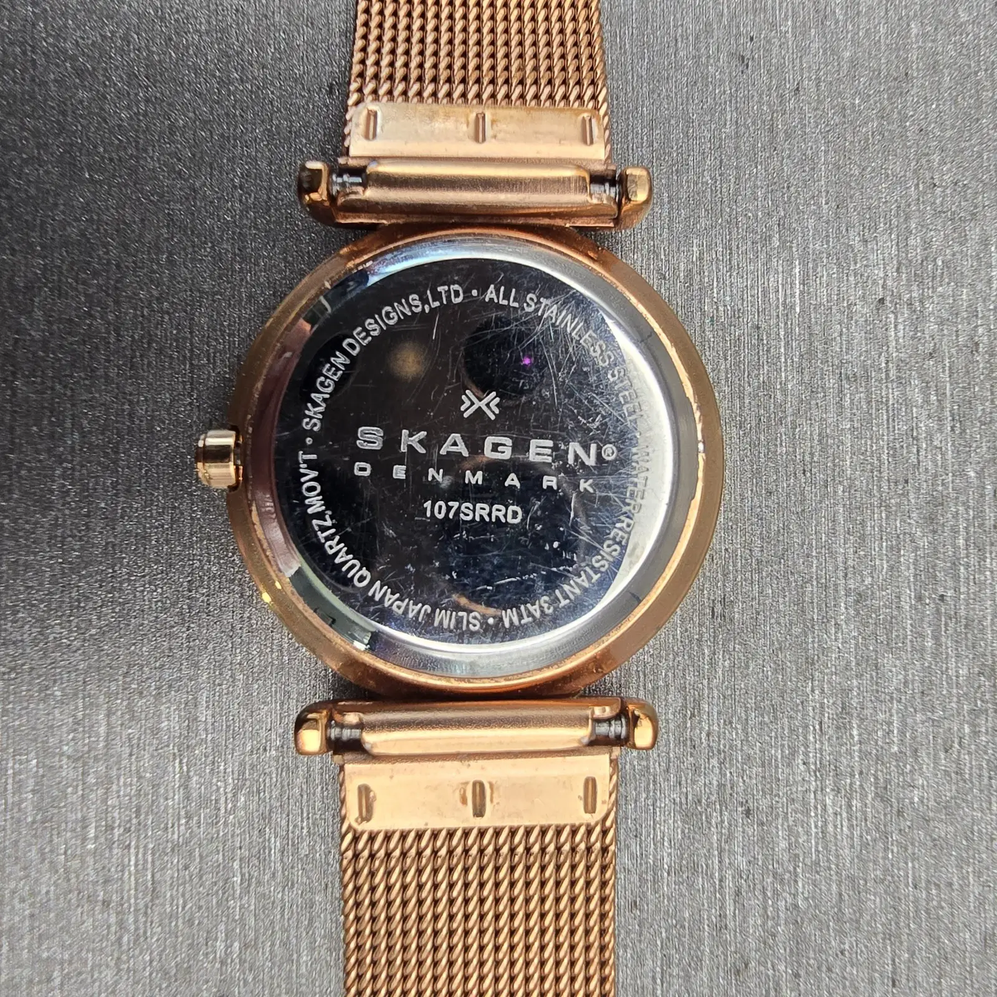 Skagen Denmark Watch Women 25mm MOP Dial Gold Tone Round 107SRRD New Battery10