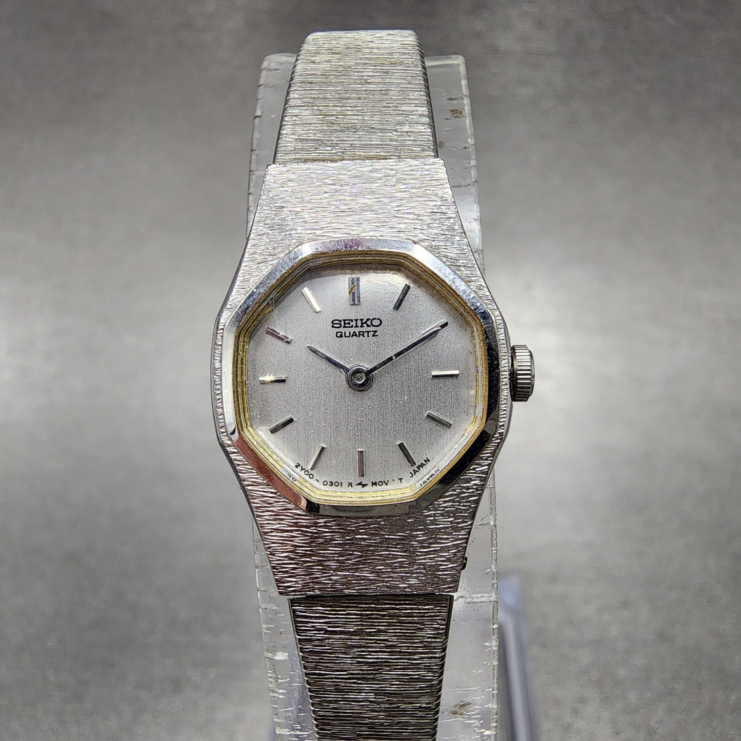 Seiko Watch Women 17mm Silver Dial Silver Tone Octagon 2y00-5048 New battery