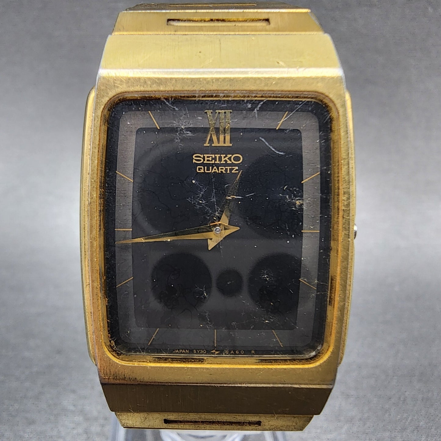 Seiko Tank Watch Men 26mm Black Dial Gold Tone Rectangle 5Y30-5B59 READ!!!! Runs