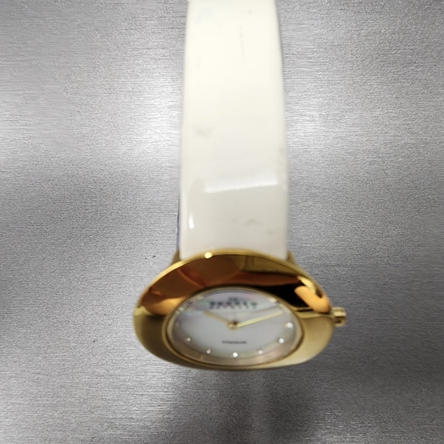 Skagen Watch Women 31mm MOP Dial Gold Tone Titanium Round 569STGLW New Battery