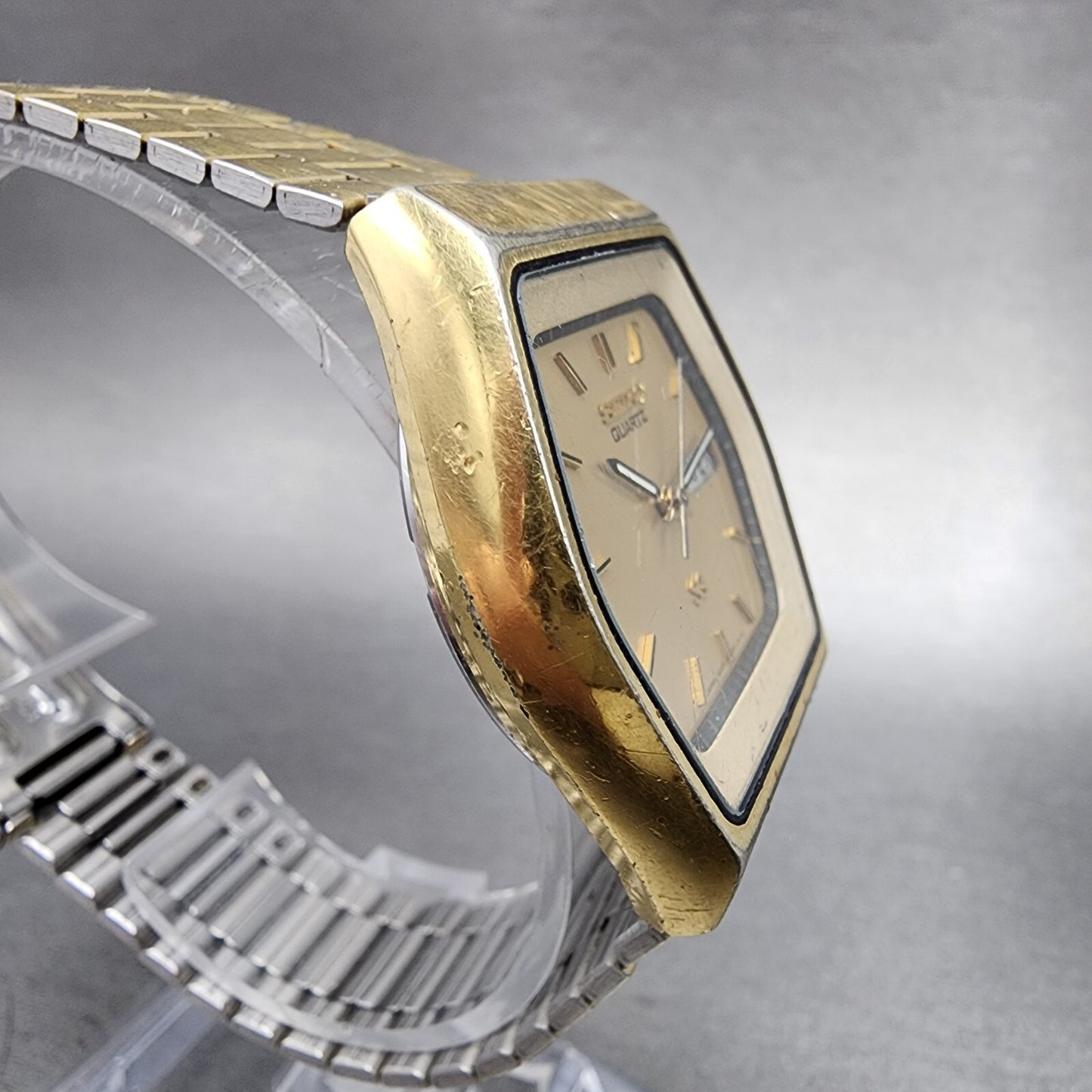 Seiko SQ Watch Men 35mm Gold Dial Gold Tone Daydate Hexagon 8223-5049 New Batt
