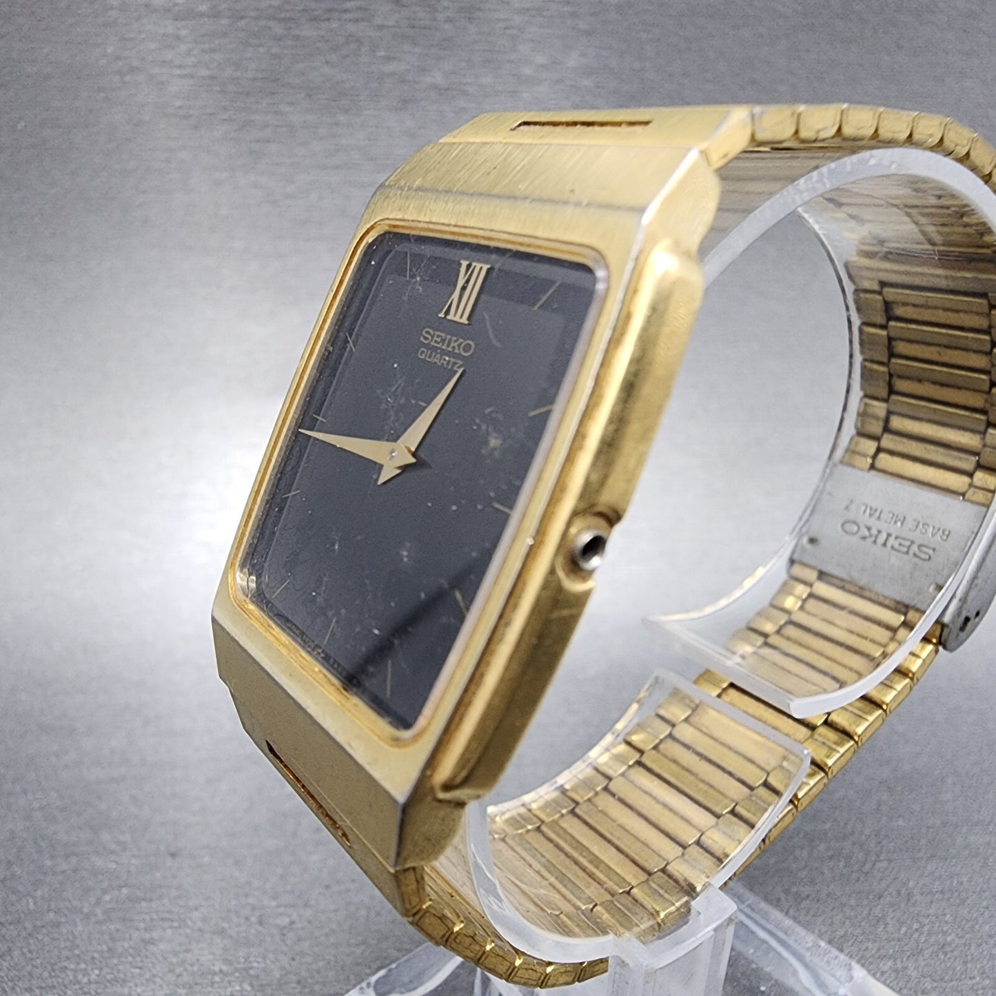 Seiko Tank Watch Men 26mm Black Dial Gold Tone Rectangle 5Y30-5B59 READ!!!! Runs
