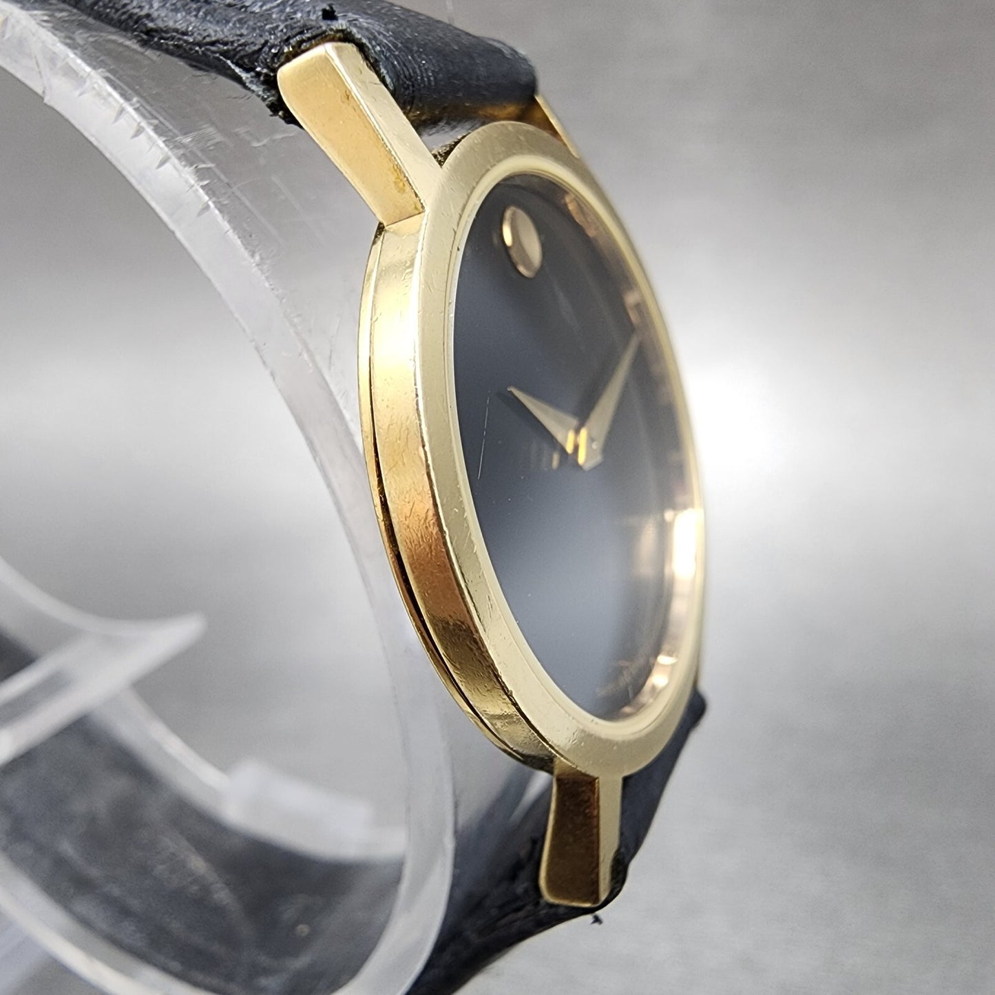Movado Museum Watch Women 25mm Black Dial Gold Tone Round 87-25-832 New Batt C67
