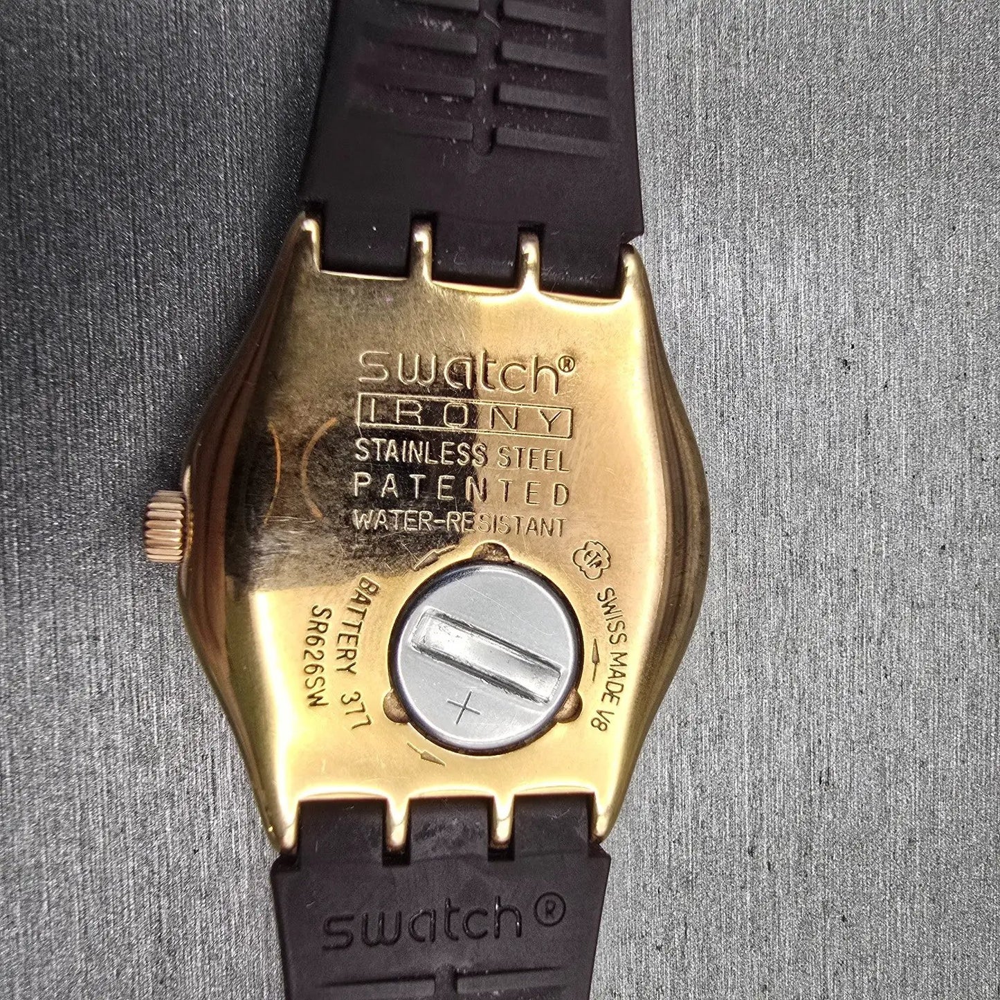 Swatch Irony BROWNEE Watch Men Gold Dial Gold Tone Daydate Round YLG701 New Batt10