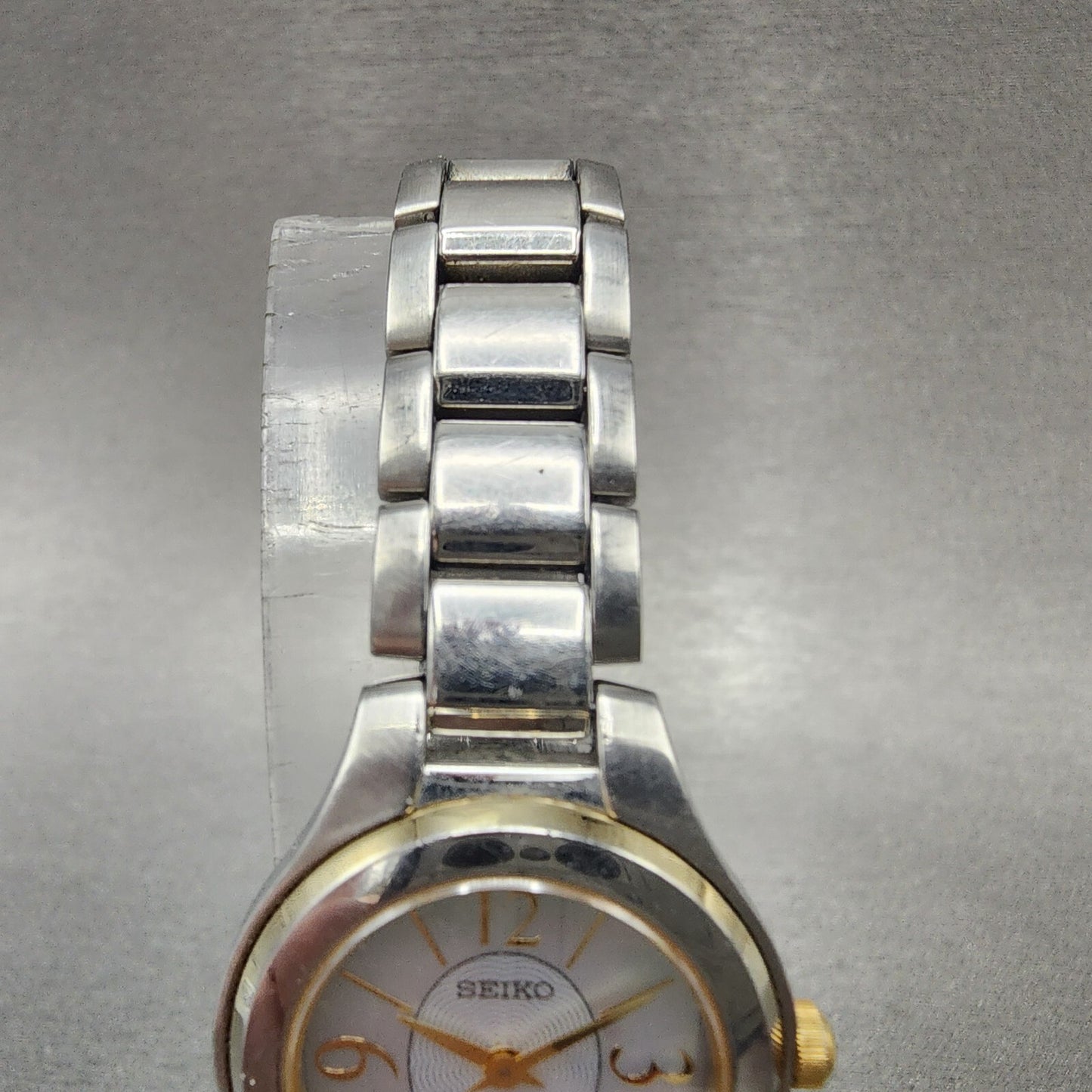Seiko Solar Watch Women 25mm MOP Dial Two Tone Round V110-0AJ0 Runs
