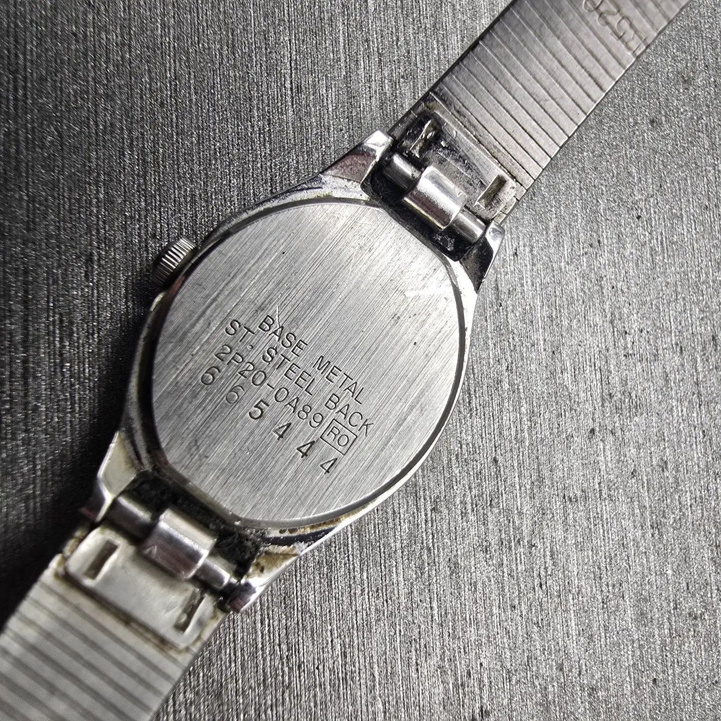 Seiko Watch Women 17mm White Dial Silver Tone Oval 2P20-0A89 New Battery Vintage10