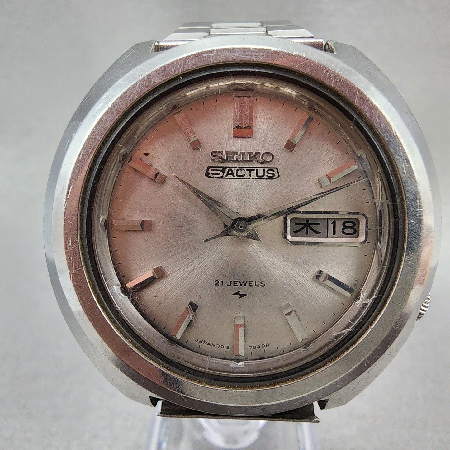 Seiko 5 Actus Watch Men 41mm Silver Dial Silver Tone Daydate 7019-7020 Runs