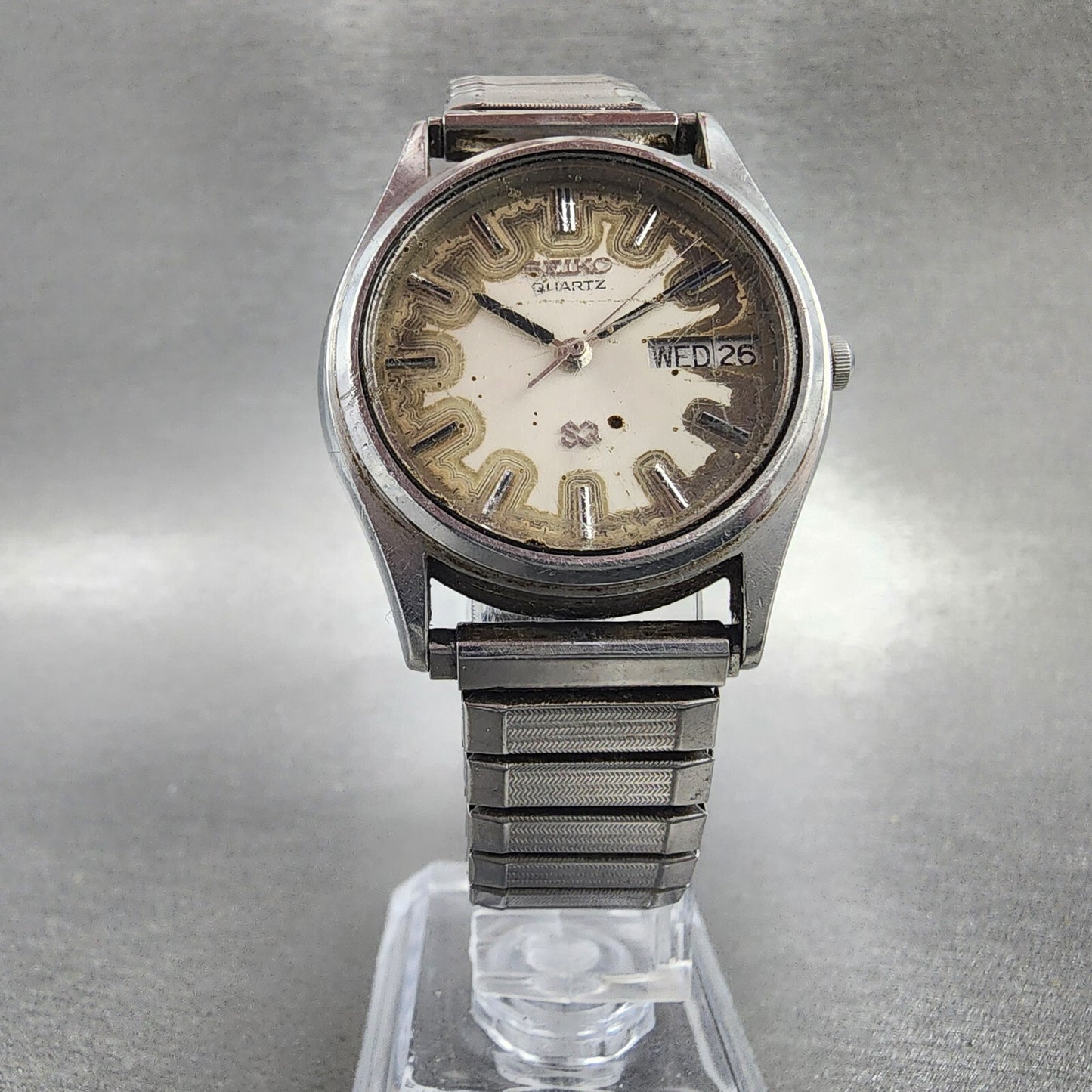 Seiko SQ Watch Men 32mm Silver Dial Silver Tone Daydate Round 8123-6220 PARTS