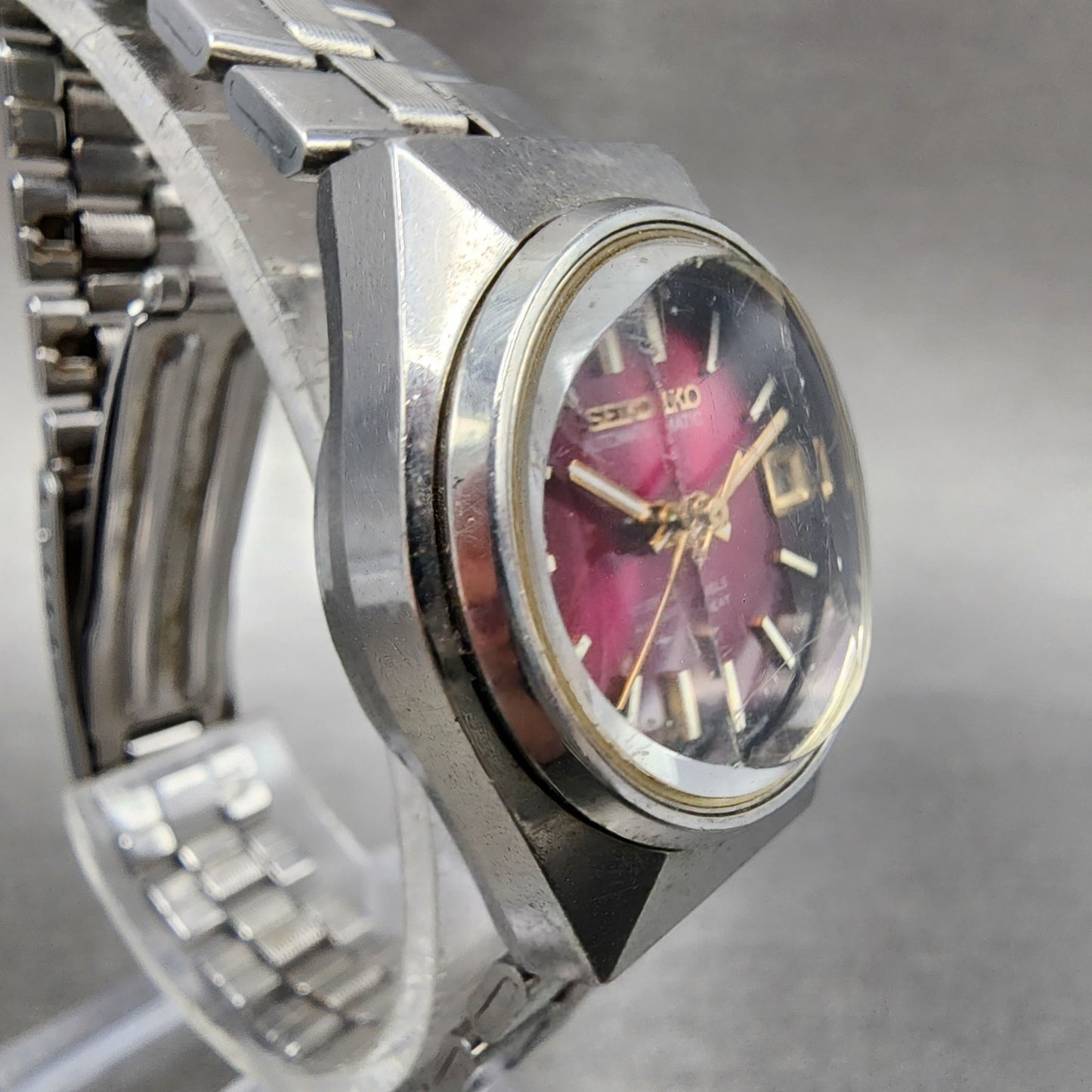 Seiko Automatic Watch Women 24mm Red Dial Silver Tone Date 2205-0679 Runs