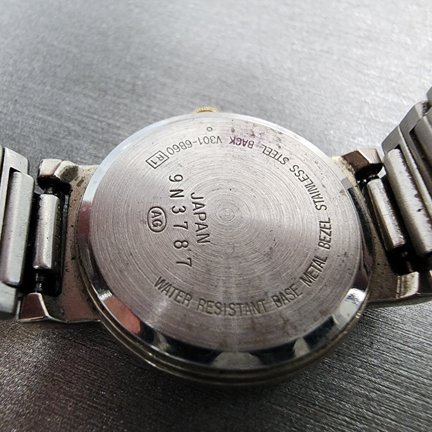 Seiko ALBA URBAN Watch Women 24mm White Dial Two Tone Round V301-6B60 New Batt