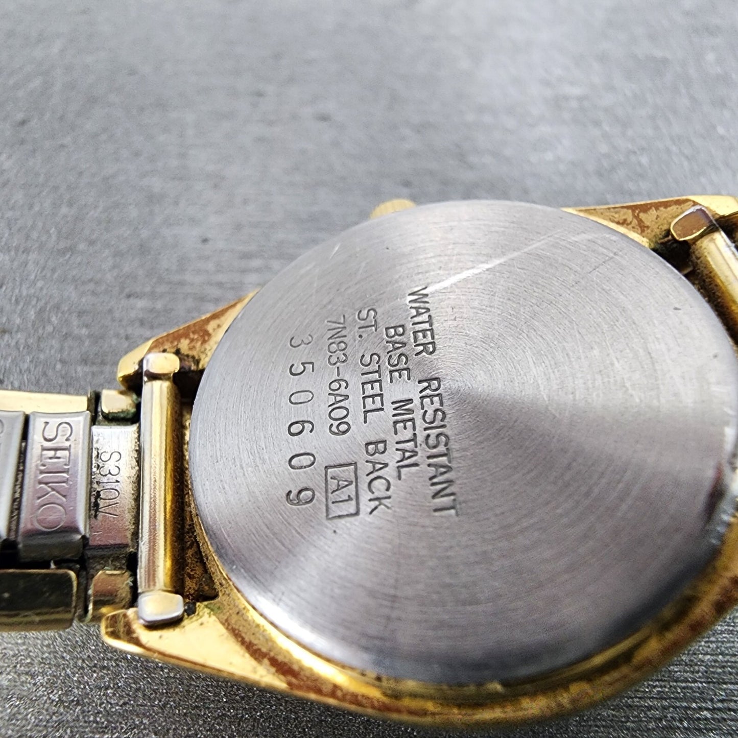 Seiko SQ Watch Women 24mm White Dial Gold Tone Daydate Round 7N83-6A09 New Batt