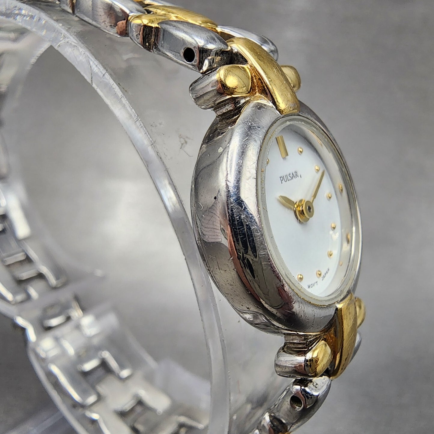 Pulsar Watch Women 21mm White Dial Two Tone Round V810-X028 New Battery