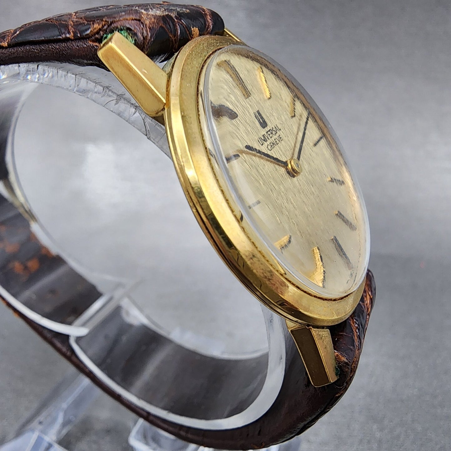 Universal Geneve Watch Men 32mm Gold Dial Gold Tone Manual Wind Runs 542136