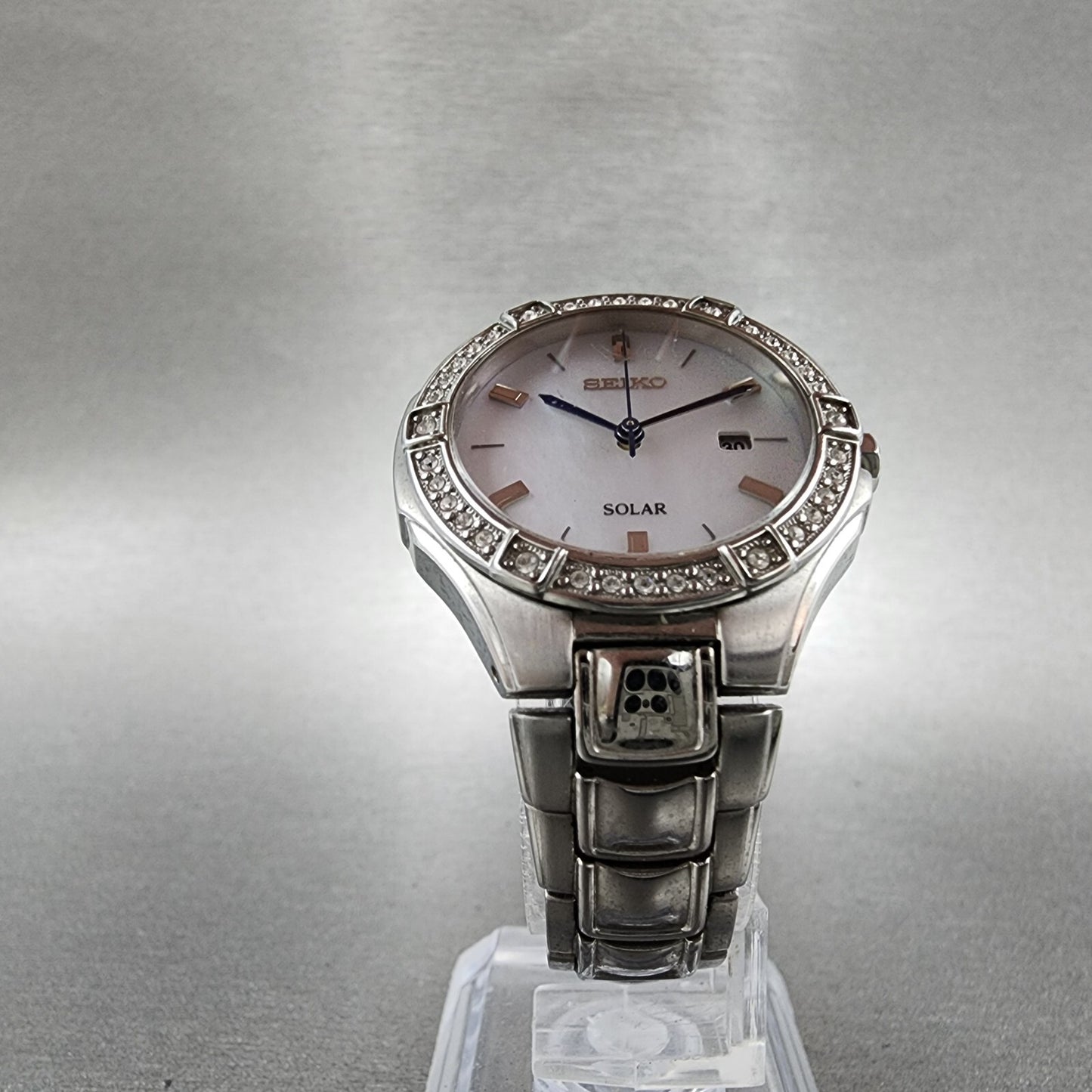 Seiko Solar Watch Women 31mm MOP Dial Silver Dial Date Round V137-0ca0 Runs