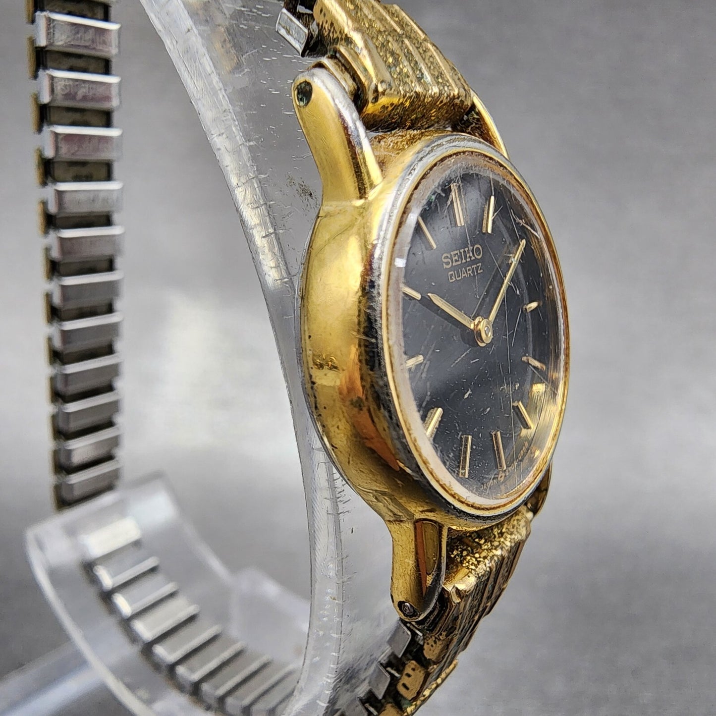 Seiko Watch Women 20mm Black Dial Gold Tone Round 2y00-0A19 New Battery Vintage