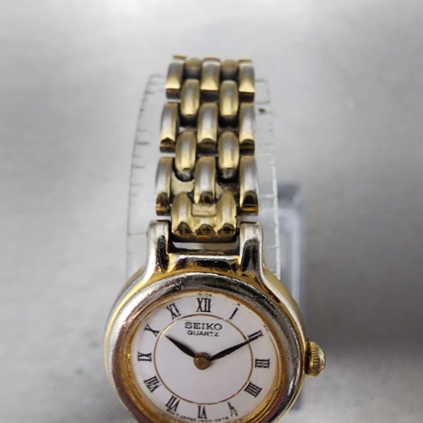 Seiko Watch Women 19mm White Dial Gold Tone Round 1N00-0C49 New Battery