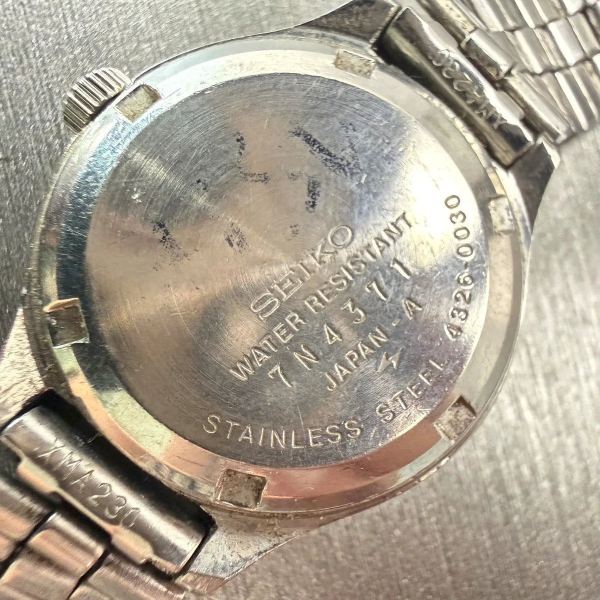 48302302
