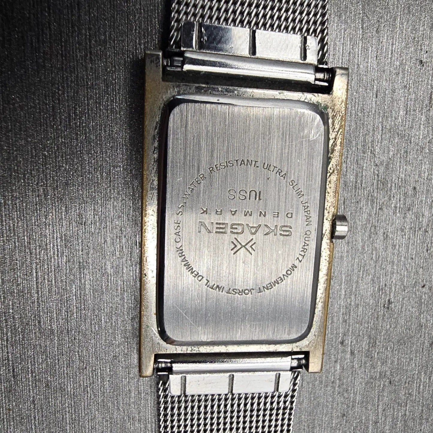 Skagen Denmark Watch Men 22mm White Dial Silver Tone Rectangle 1USS New Battery10