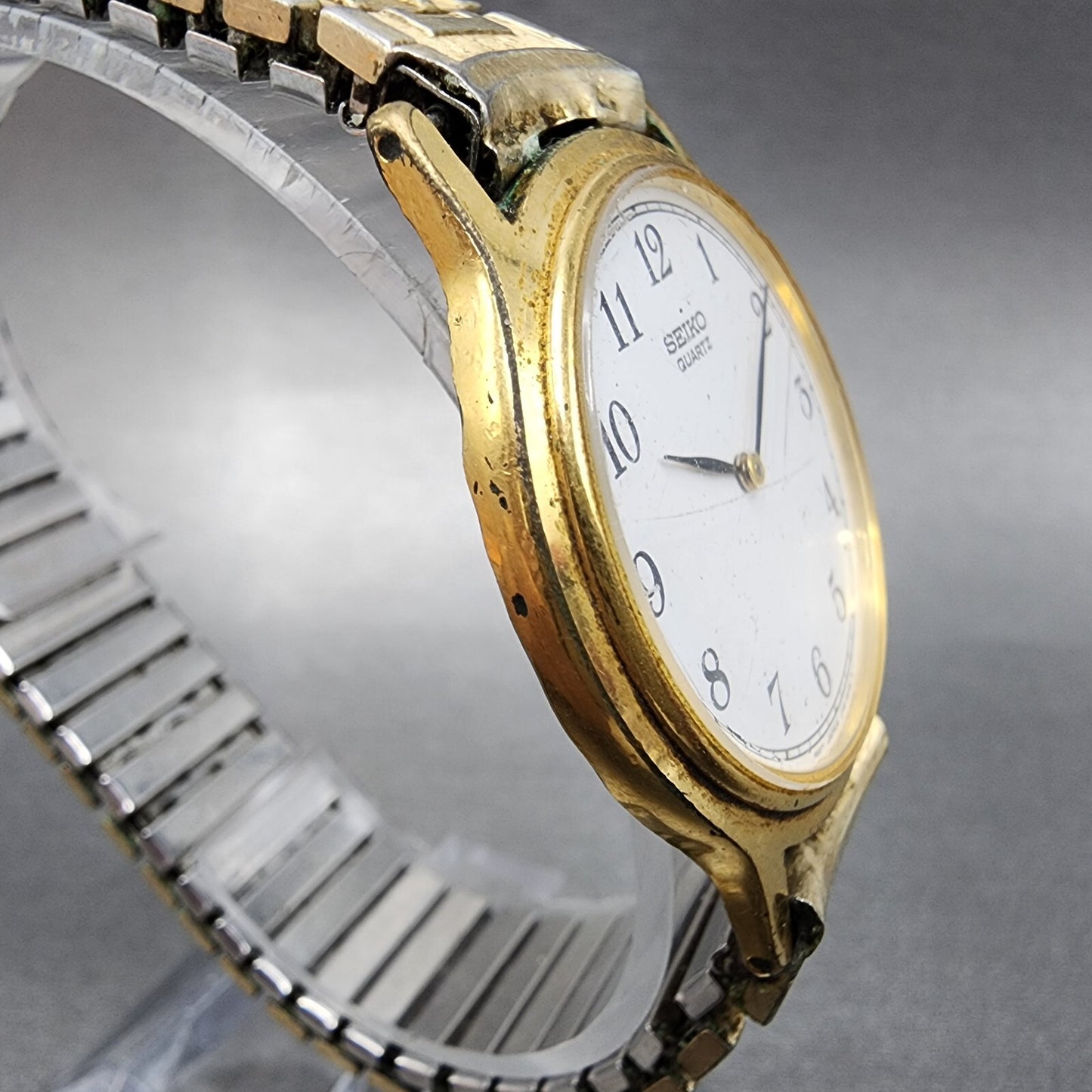 Seiko Watch Men 34mm White Dial Gold Tone Round V700-8a10 New Battery