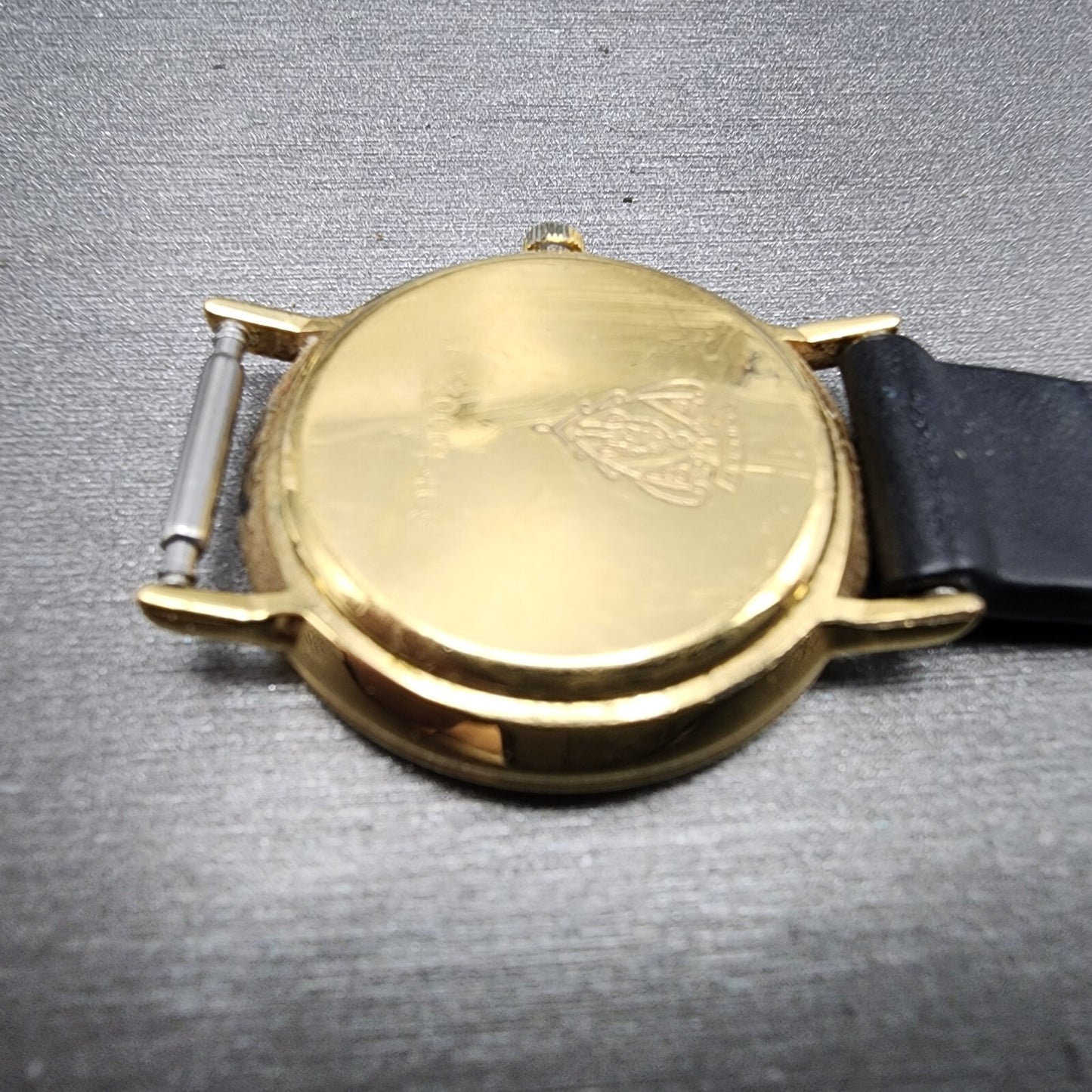 Gucci 3000L Watch Women 26mm Black Dial Gold Plated Round New Battery Vintage11