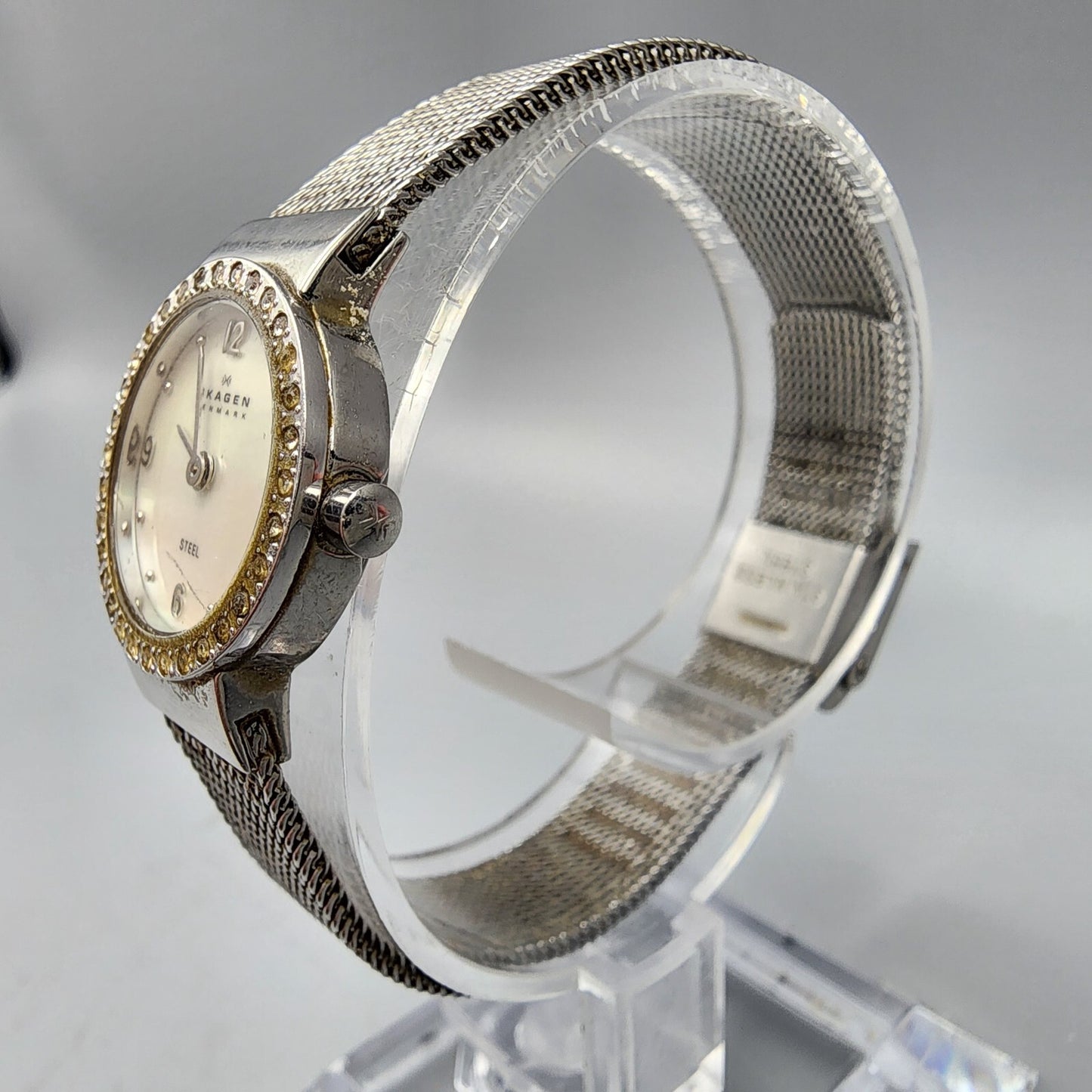 Skagen Steel Watch Women Silver Tone MOP Dial 19mm Round 590SSSMPCR New Battery