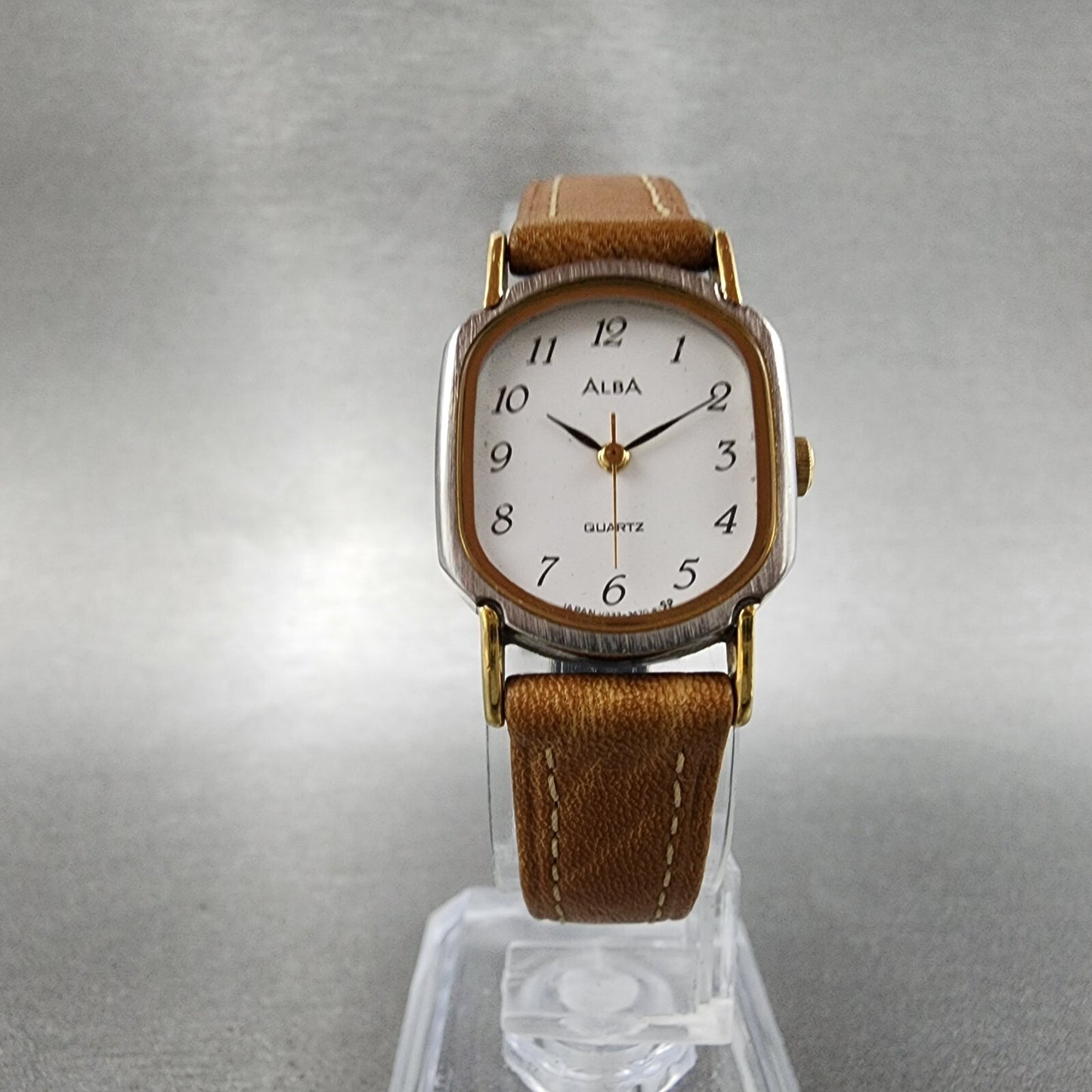 Alba Watch Women 20mm White Dial Two Tone V233-5900 New Battery
