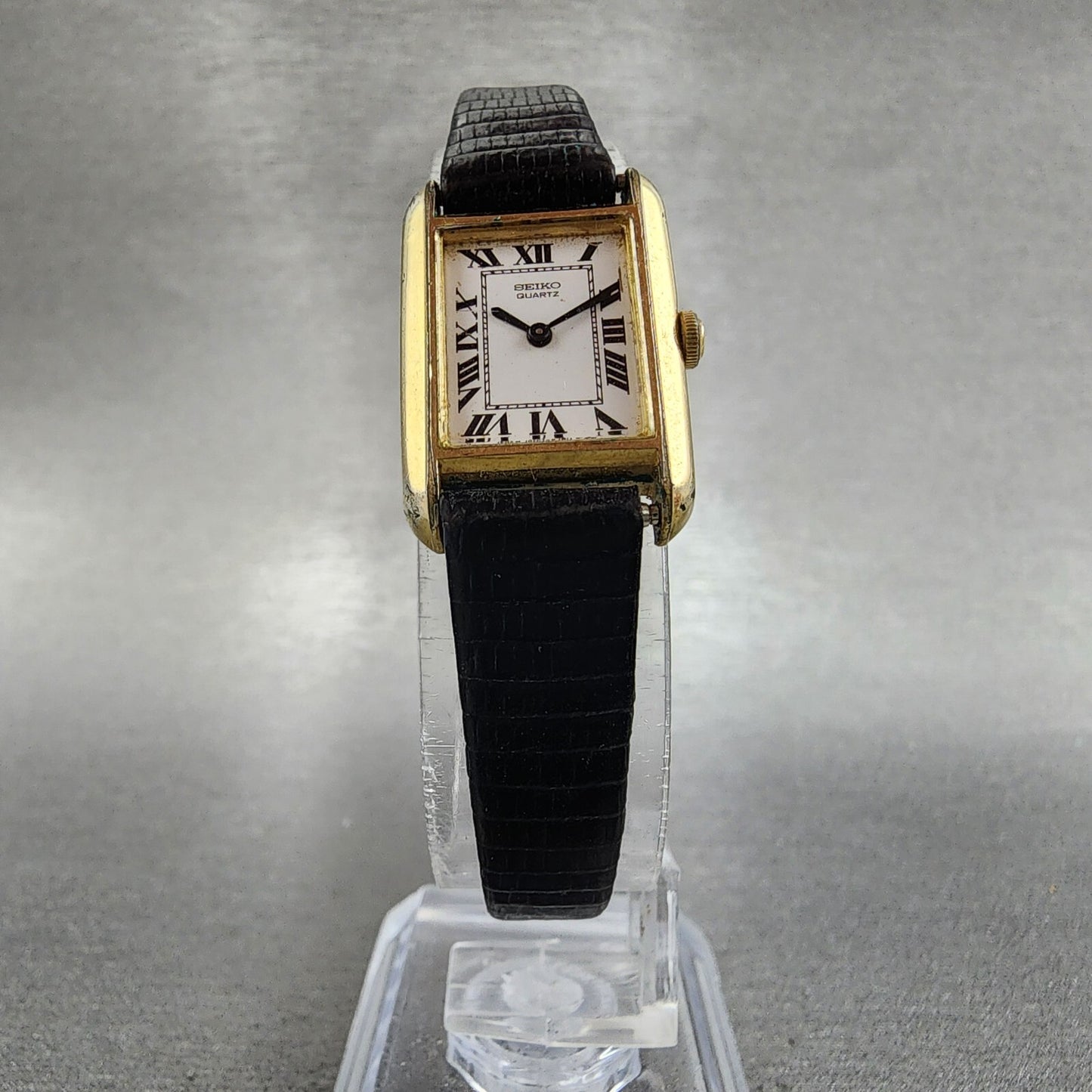Seiko Tank Watch Women 17mm White Dial Gold Tone Rectangle 1400-8069 New Battery