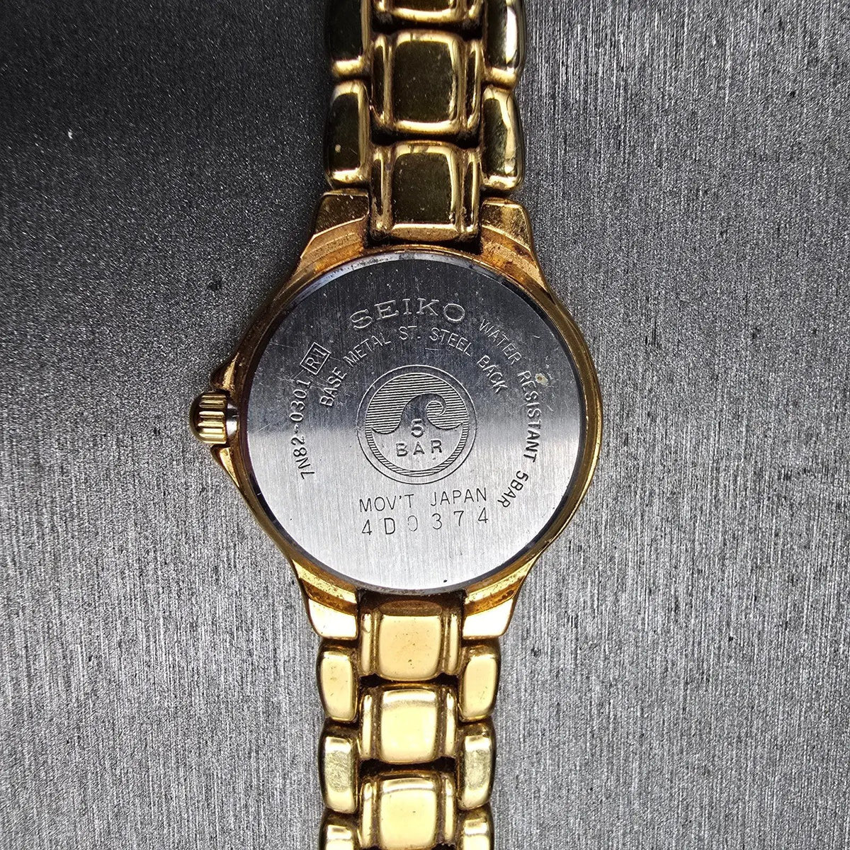 Seiko SQ Watch Women 25mm White Dial Gold Tone Date Round 7N82-0301 New Battery10