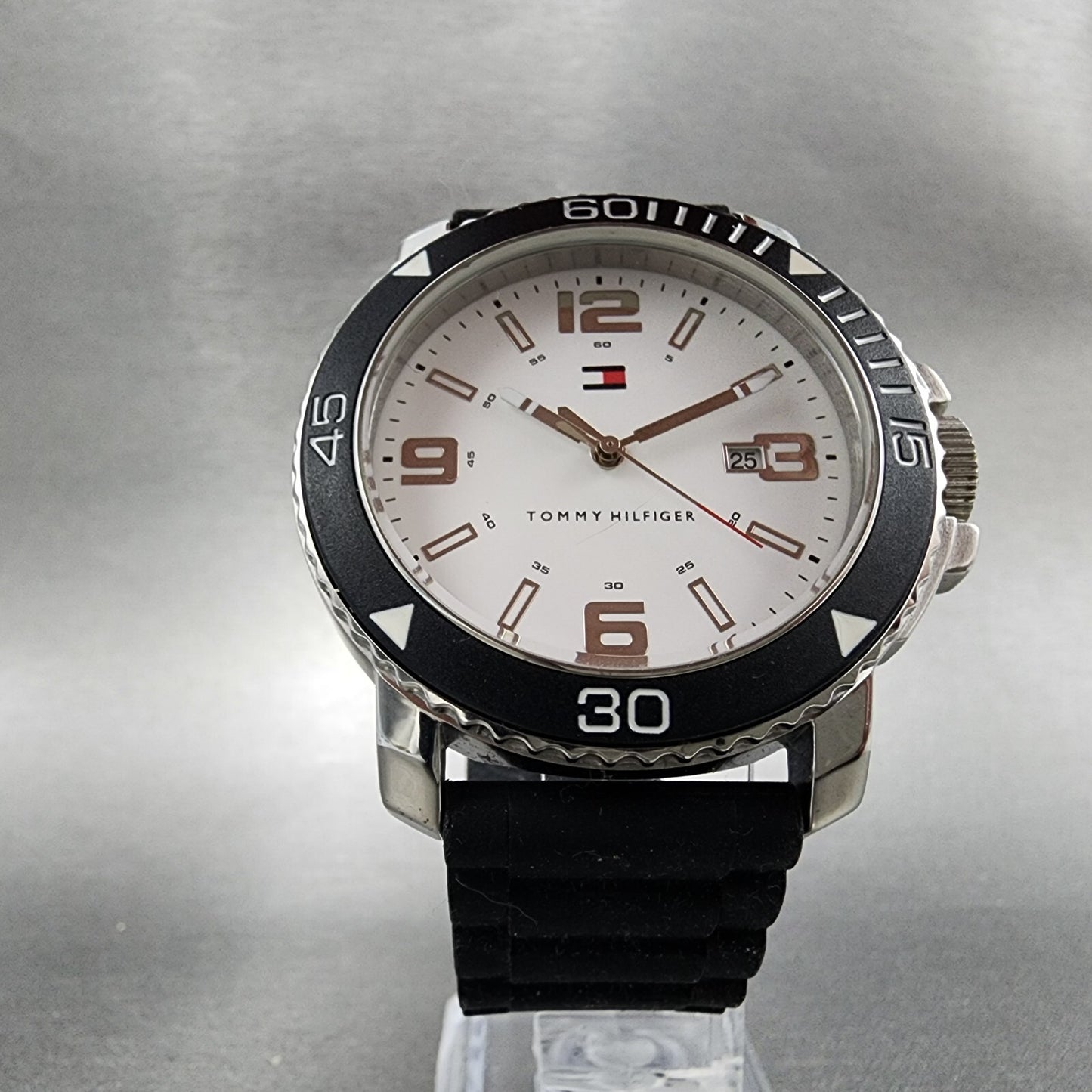 Tommy Hilfiger Dive Watch Men 44mm White Dial Steel Date Round New Battery