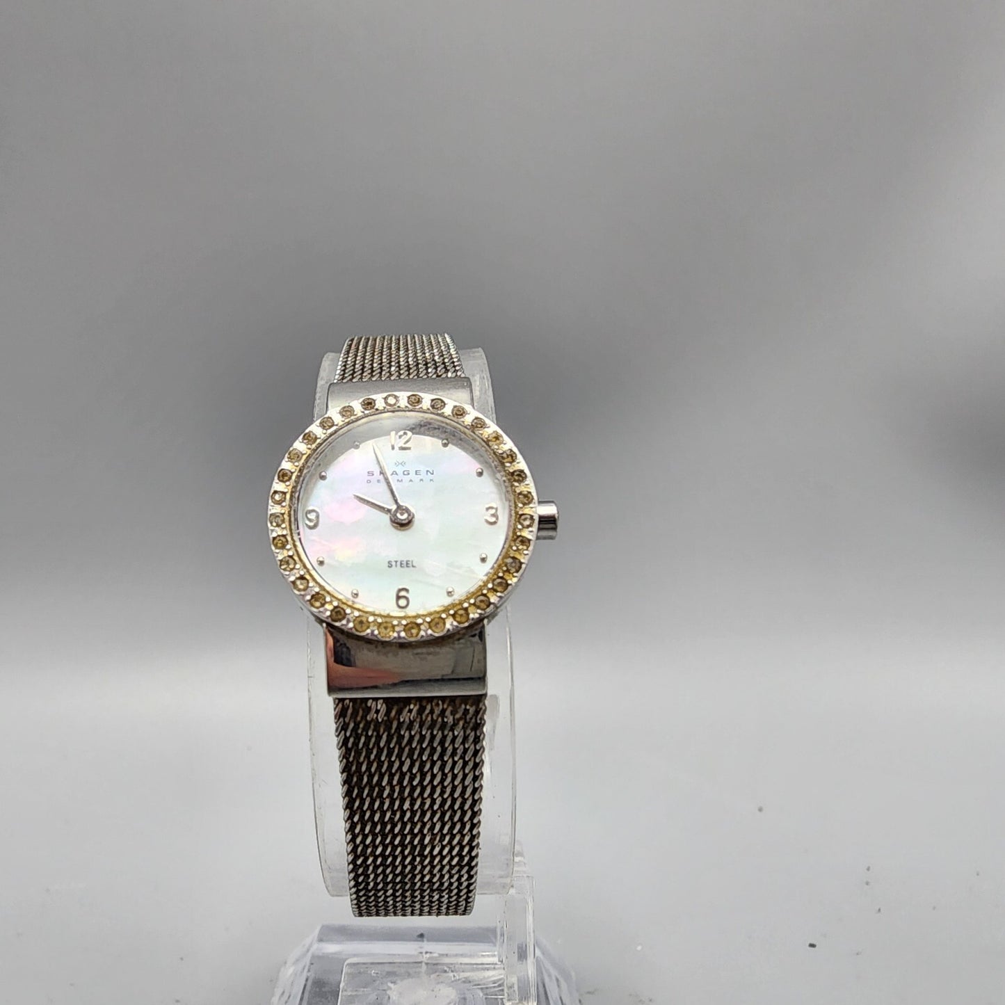 Skagen Steel Watch Women Silver Tone MOP Dial 19mm Round 590SSSMPCR New Battery