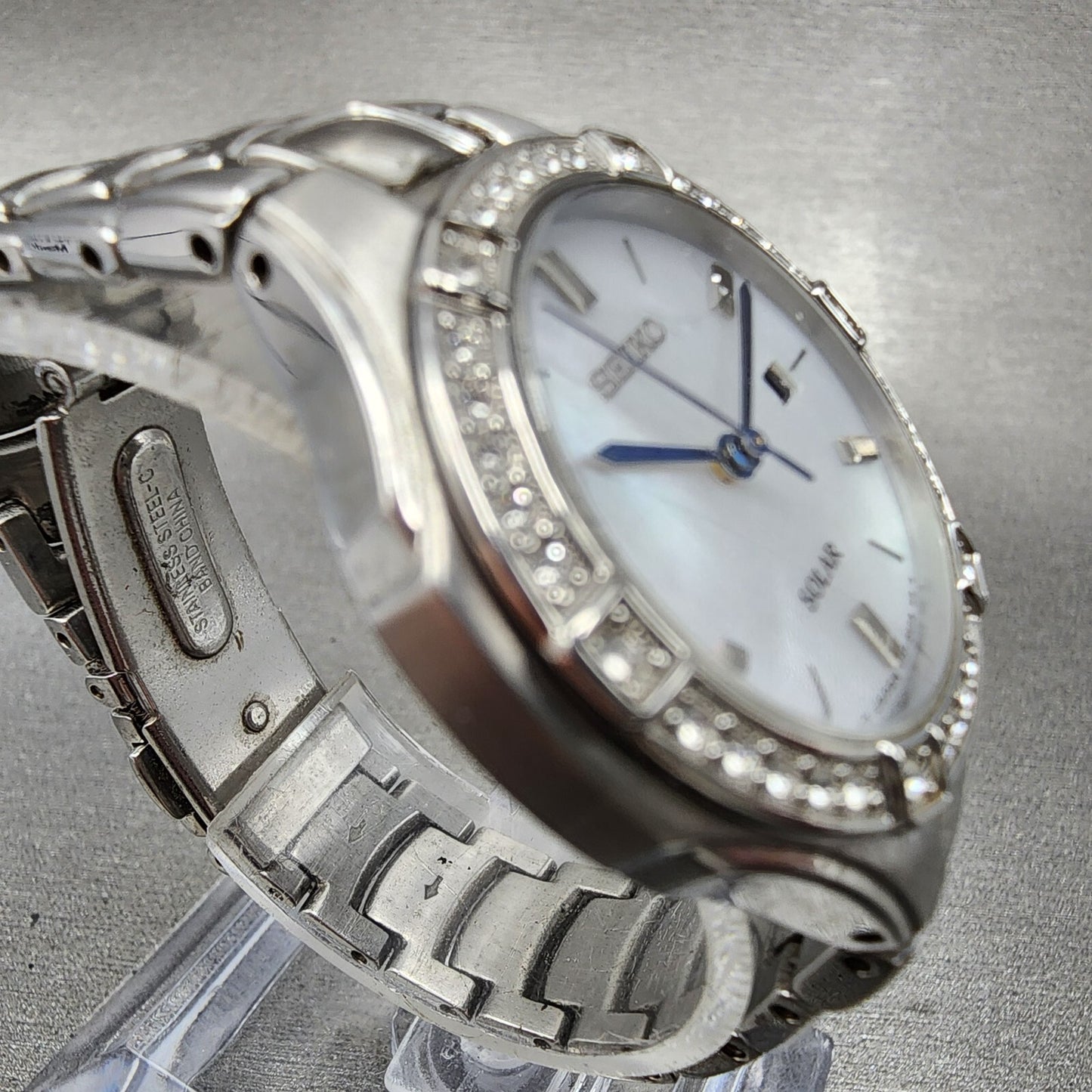 Seiko Solar Watch Women 31mm MOP Dial Silver Dial Date Round V137-0ca0 Runs