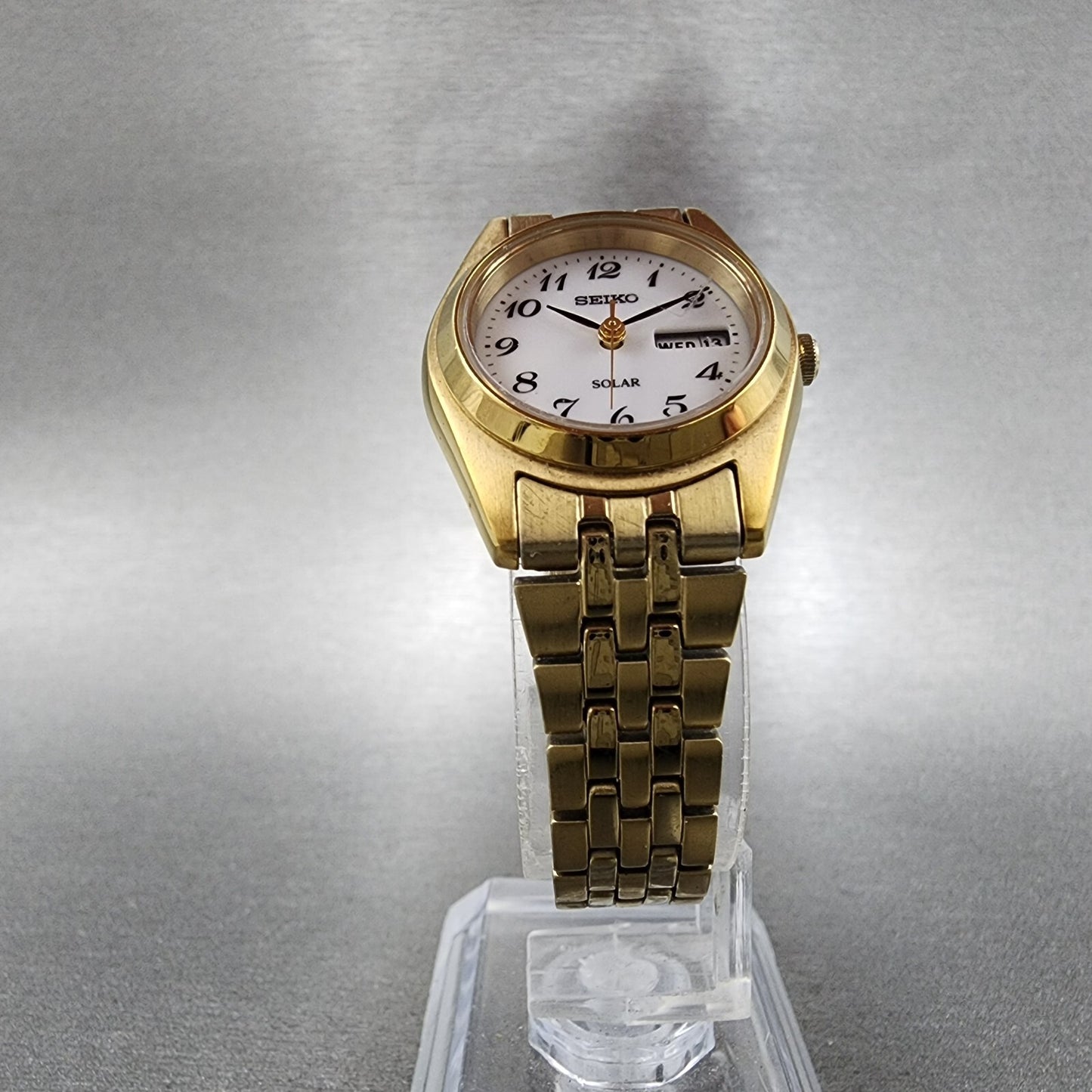 Seiko Solar Watch Women 26mm White Dial Gold Tone Daydate Round V138-0AA0 Runs