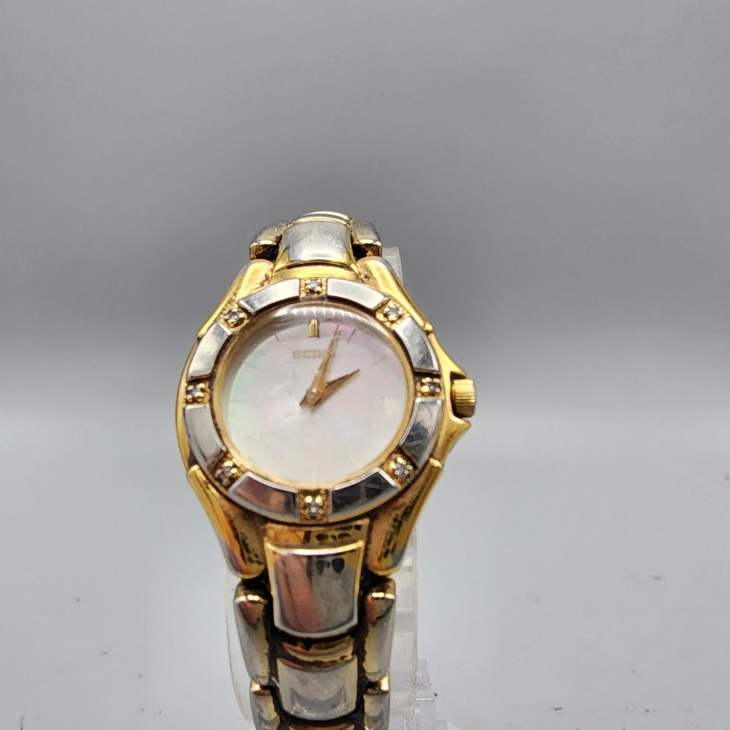 Vintage Seiko Watch Women Two Tone MOP Dial Diamond Bezel 22mm 1N00-0F20 New Bat