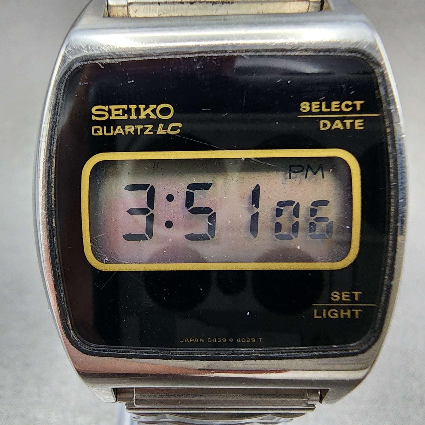 Seiko Digital Watch Men 33mm LCD Black Dial Silver Tone Rectangle 0439-4029 READ