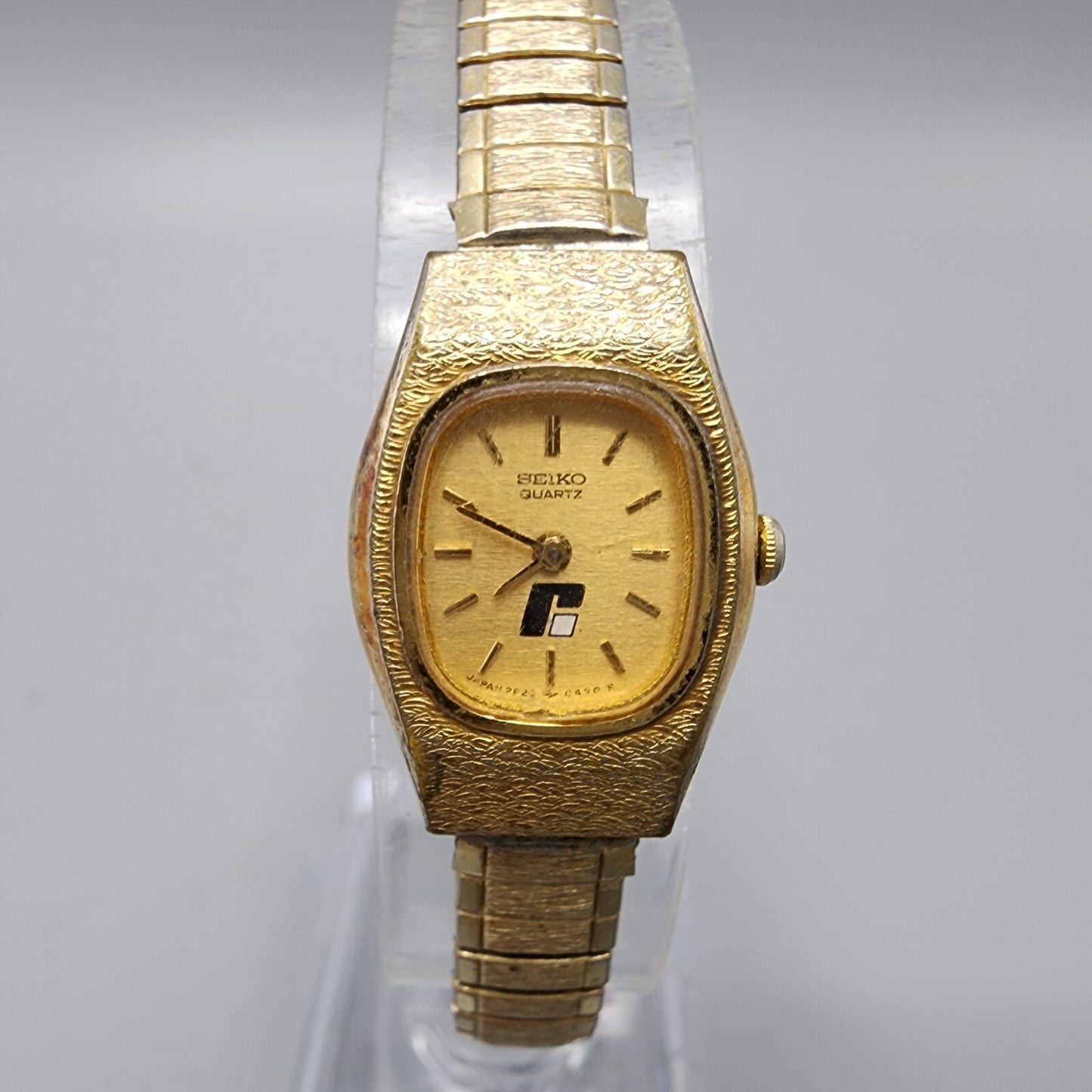 Vintage Seiko Watch Women Gold Tone Gold Dial 12mm Rectangle 2P20-5259 New Batt