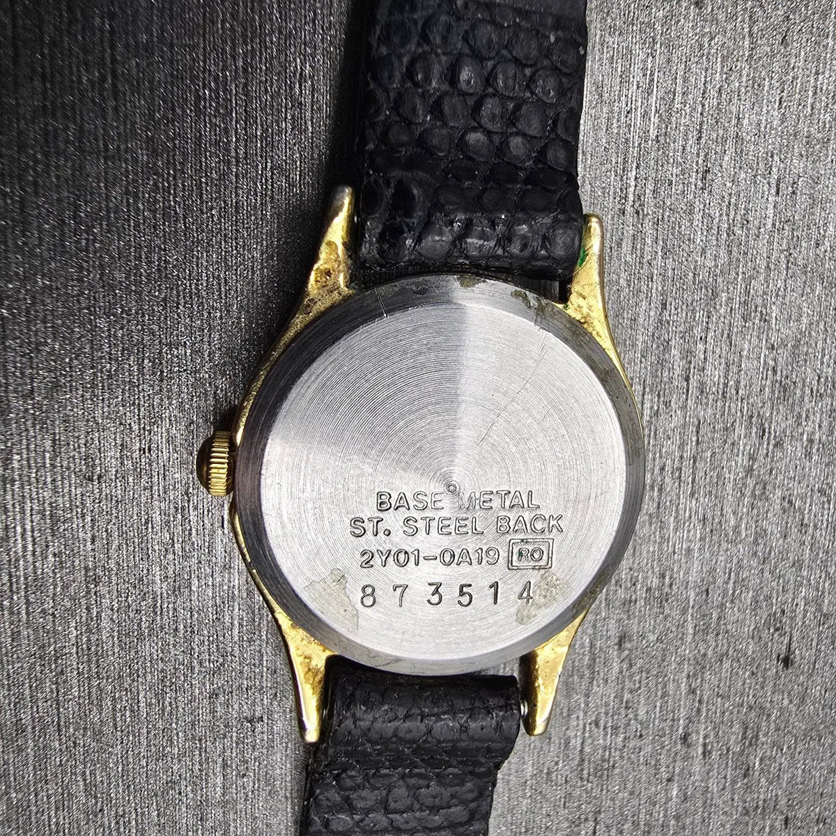 Seiko Watch Women 20mm Ivory Dial Gold Tone Round 2Y01-0A19 New Battery Vintage10