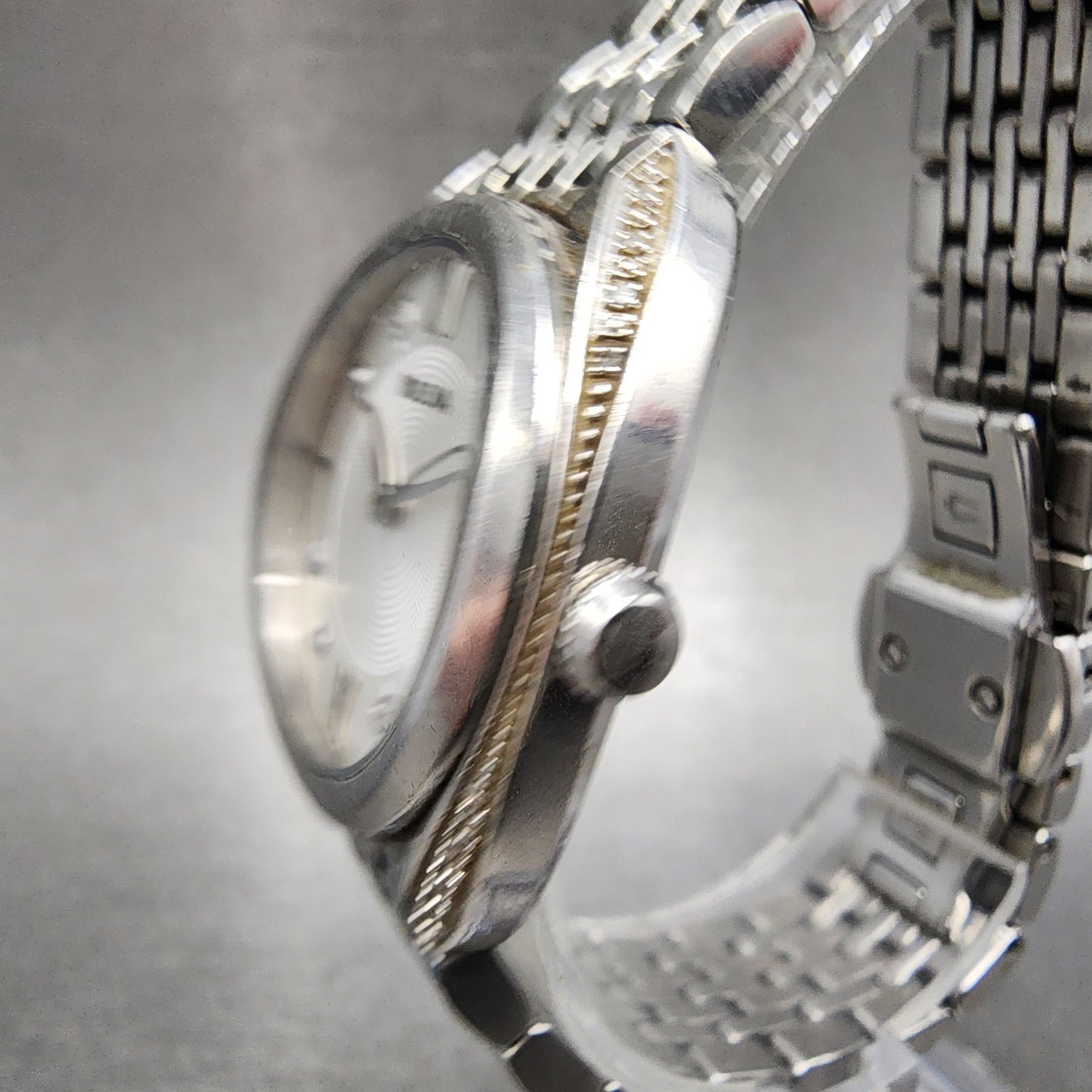Bulova Diamond Watch Women 30mm Silver Dial Silver Tone 96R212 New Battery