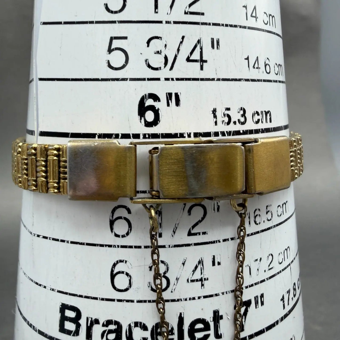 Seiko Watch Women 17mm Champagne dial Gold Tone Oval 2Y01-5C19 New Battery GVD10