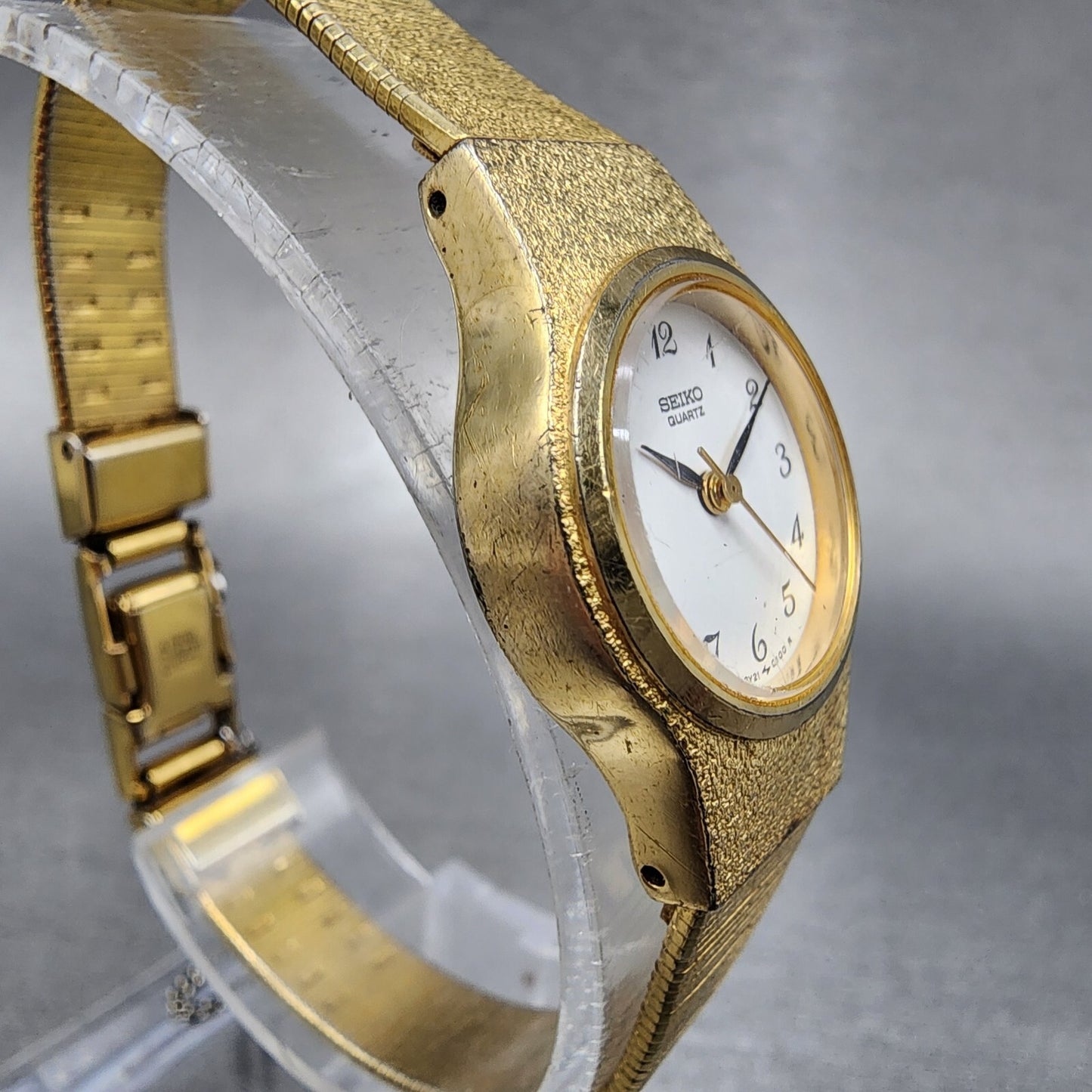 Seiko Watch Women 20mm White Dial Gold Tone Round 8Y21-0020 New Battery