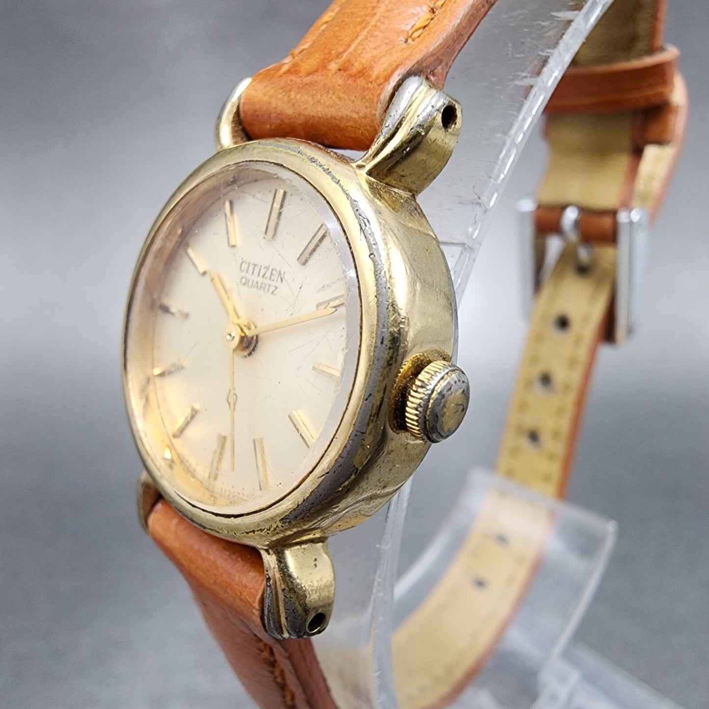 Citizen CQ Watch Women 20mm Champagne Dial Gold Tone Round 4-106113 New Batt