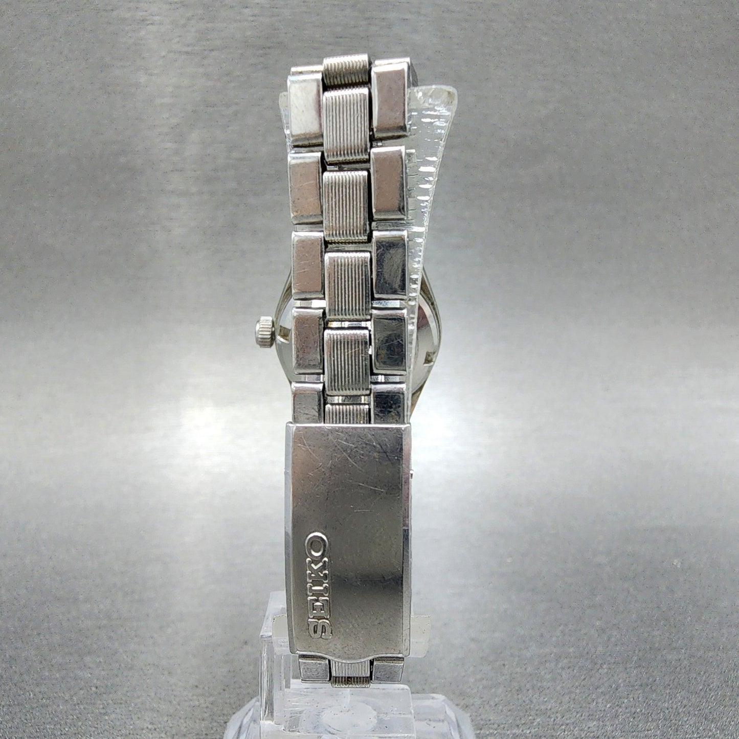 Seiko Automatic Watch Women 24mm Red Dial Silver Tone Date 2205-0679 Runs