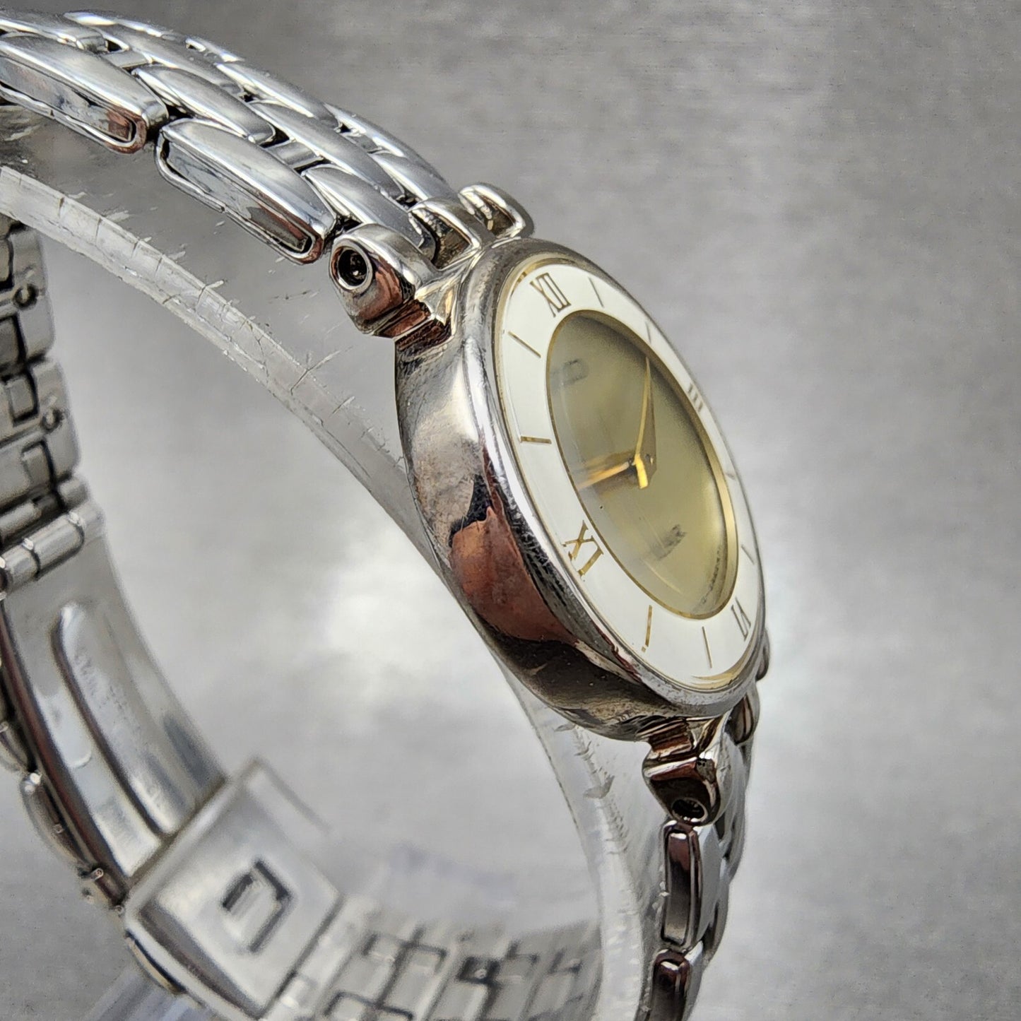 Seiko Solar Watch Women 23mm Champagne Dial Silver Tone V110-0a40 Runs